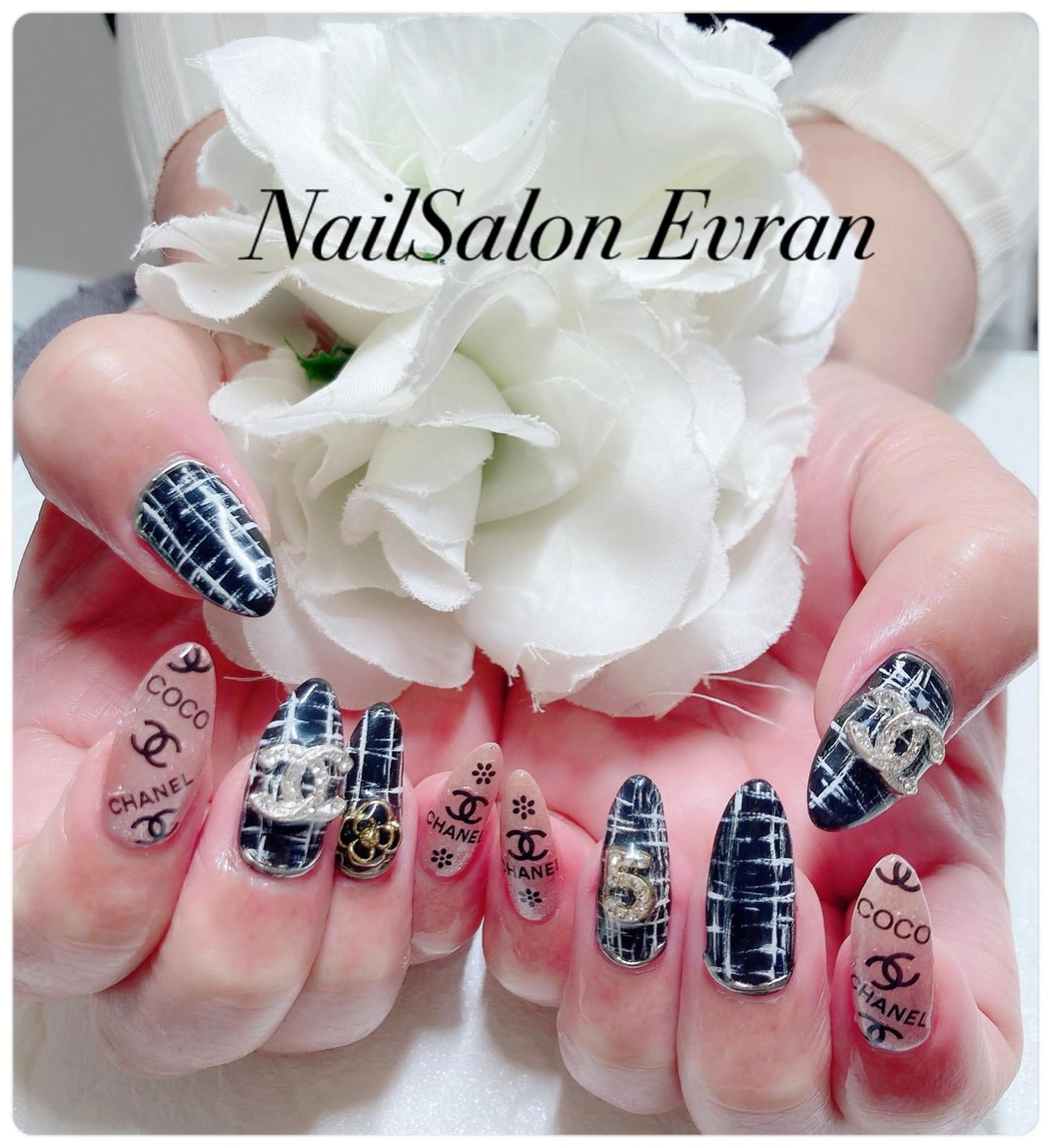 ネイル アートネイル フレンチネイル マグネットネイル 持ち込み ニュアンスネイル Nail salon Evranのネイルデザイン
