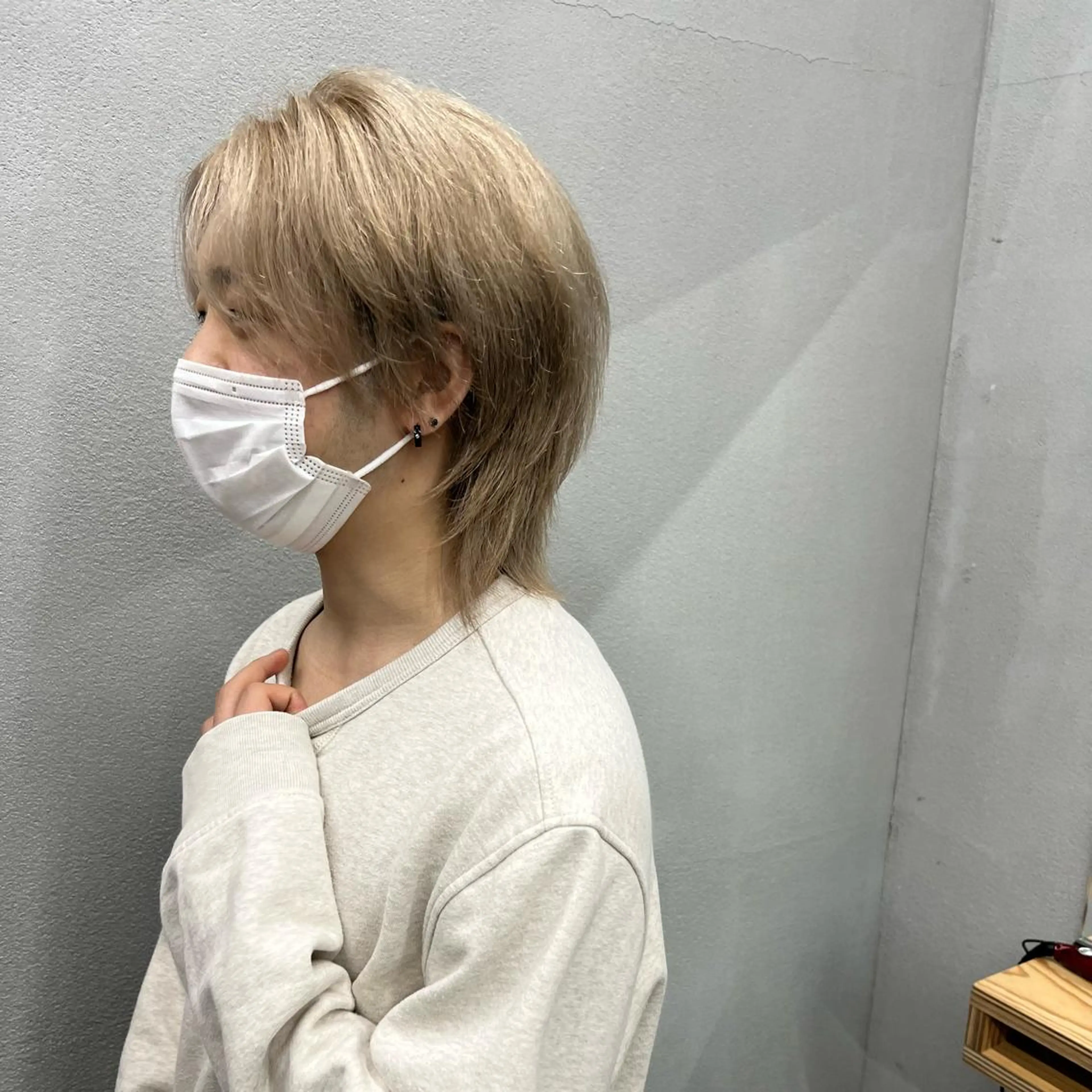 ショート カラー ハイトーンカラー ウルフカット お顔まわりカット🌱 emo.村松泉綺のヘアスタイル