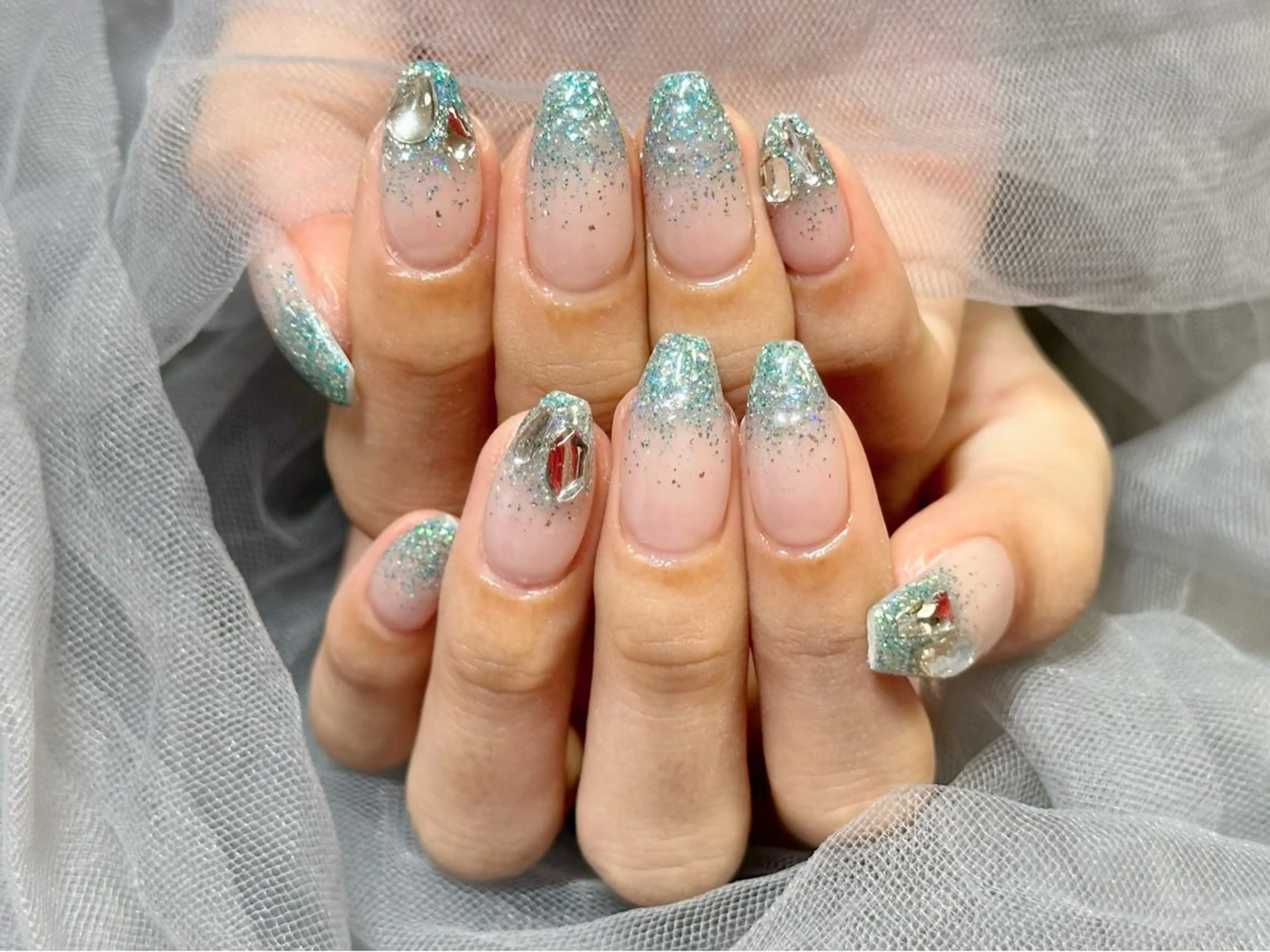 ネイル グラデーション ラメ(グリッター) ラメグラデーション 水色 ハンドネイル KURELLY所属・Nail Salon KURELLYのネイルデザイン