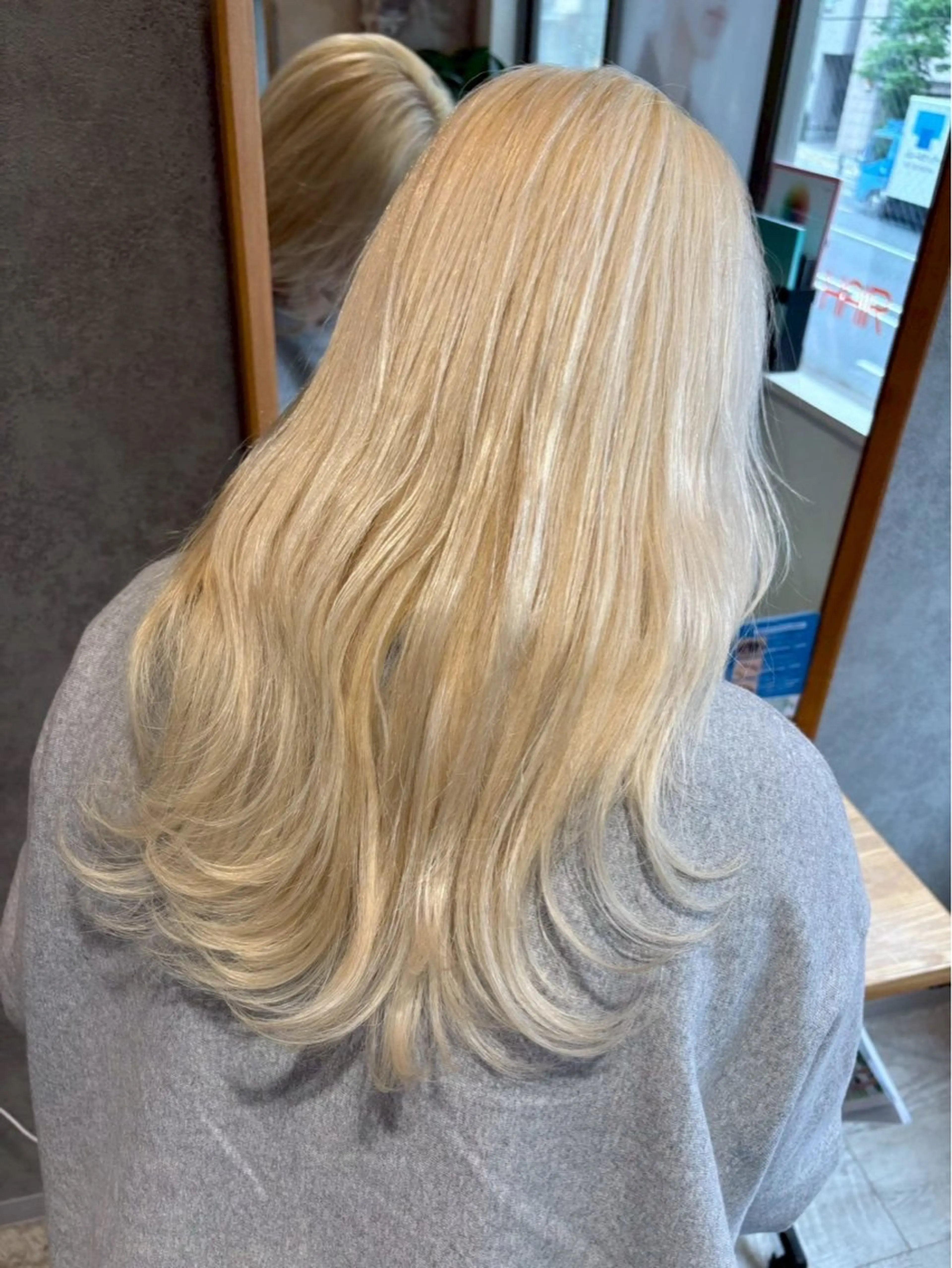 ロング 急募13日レディース カット THIARAのヘアスタイル
