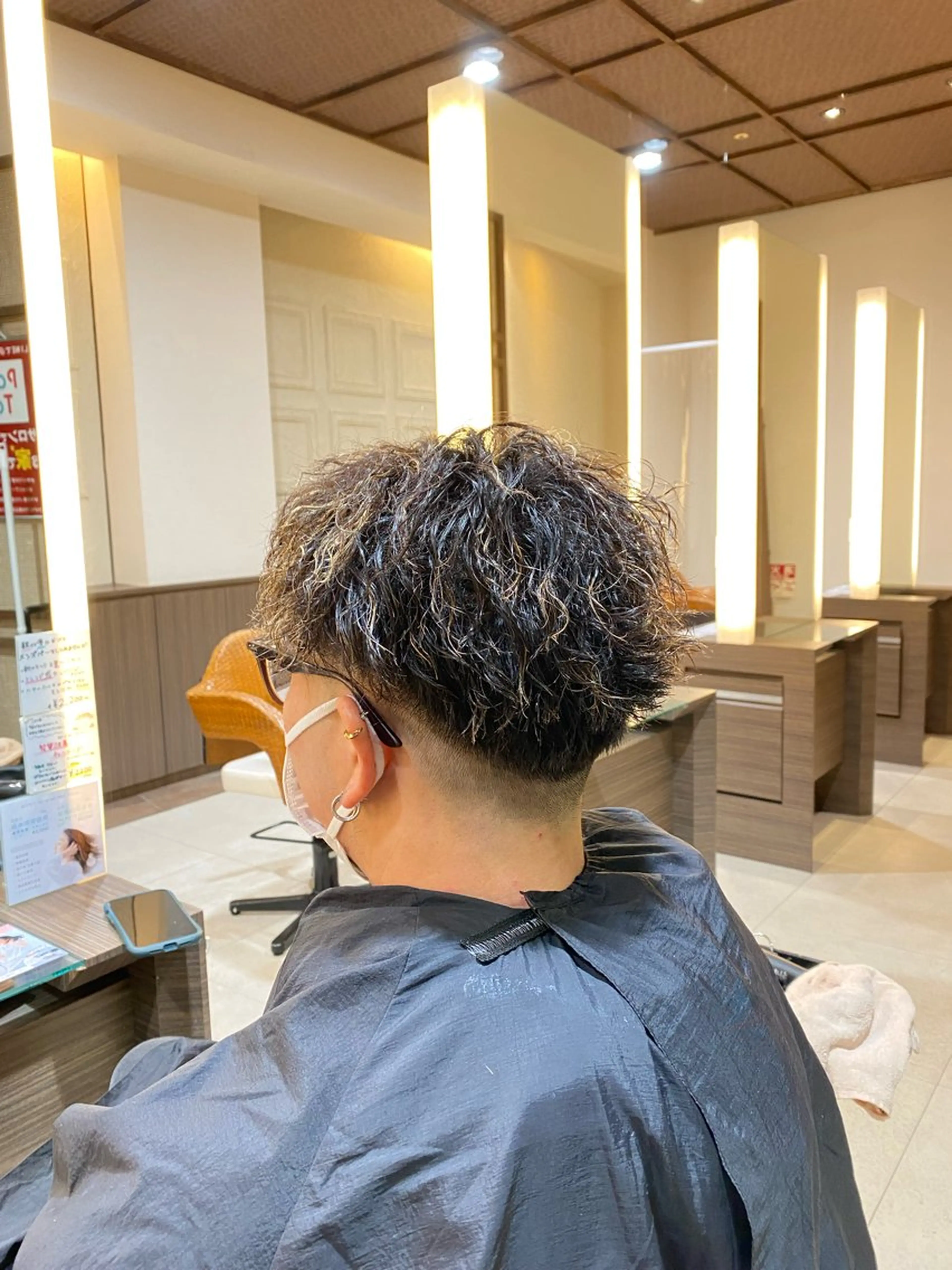 カラー パーマ メンズ カット ヘアカラー スパイラル波巻き パーマ井本汰壱のヘアスタイル