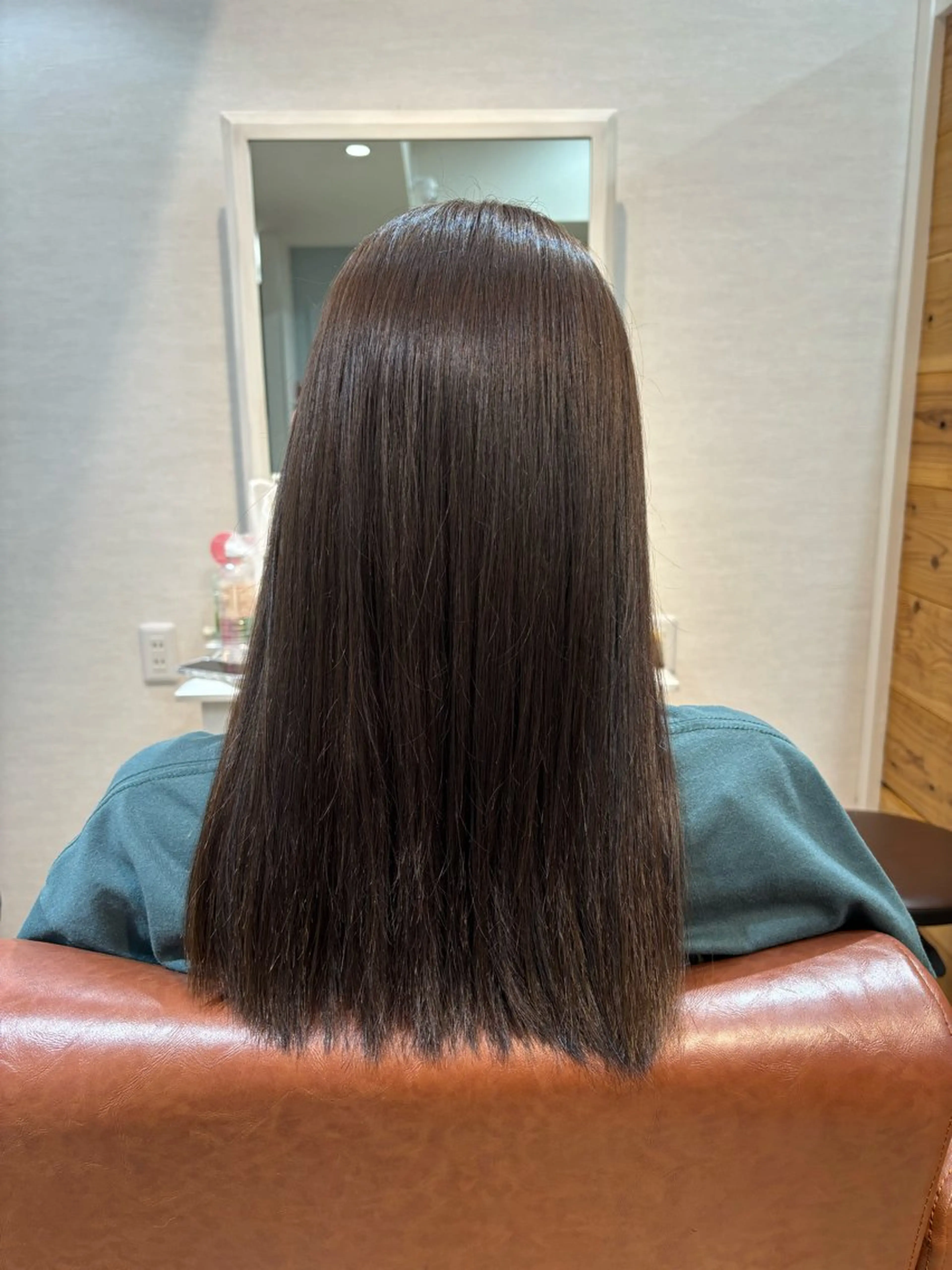 セミロング カット ヘアカラー LEEK ［リーク］ 石原愛里のヘアスタイル