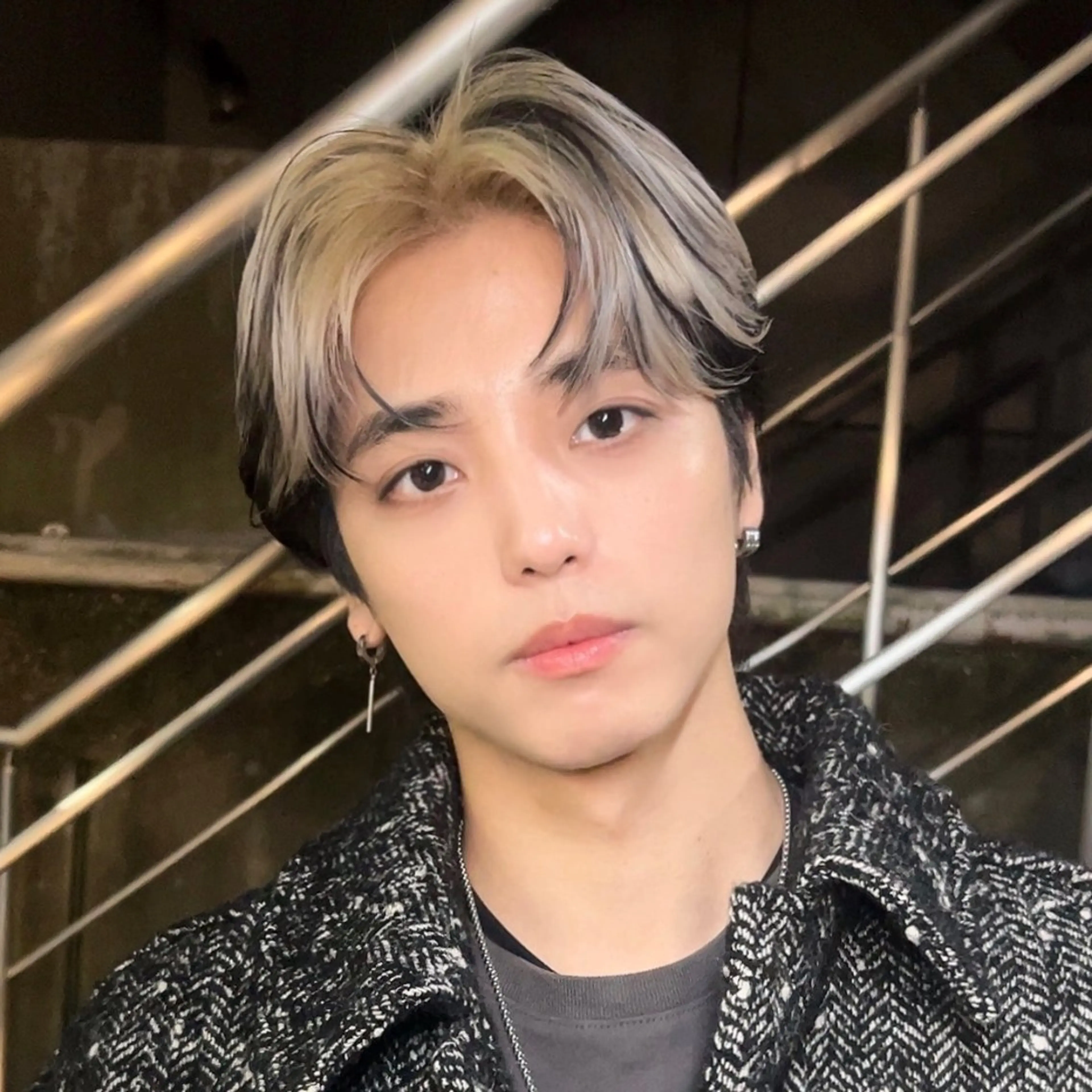 ミディアム カラー メンズ 岡田大志🇰🇷 中/韓メンズヘアのヘアスタイル