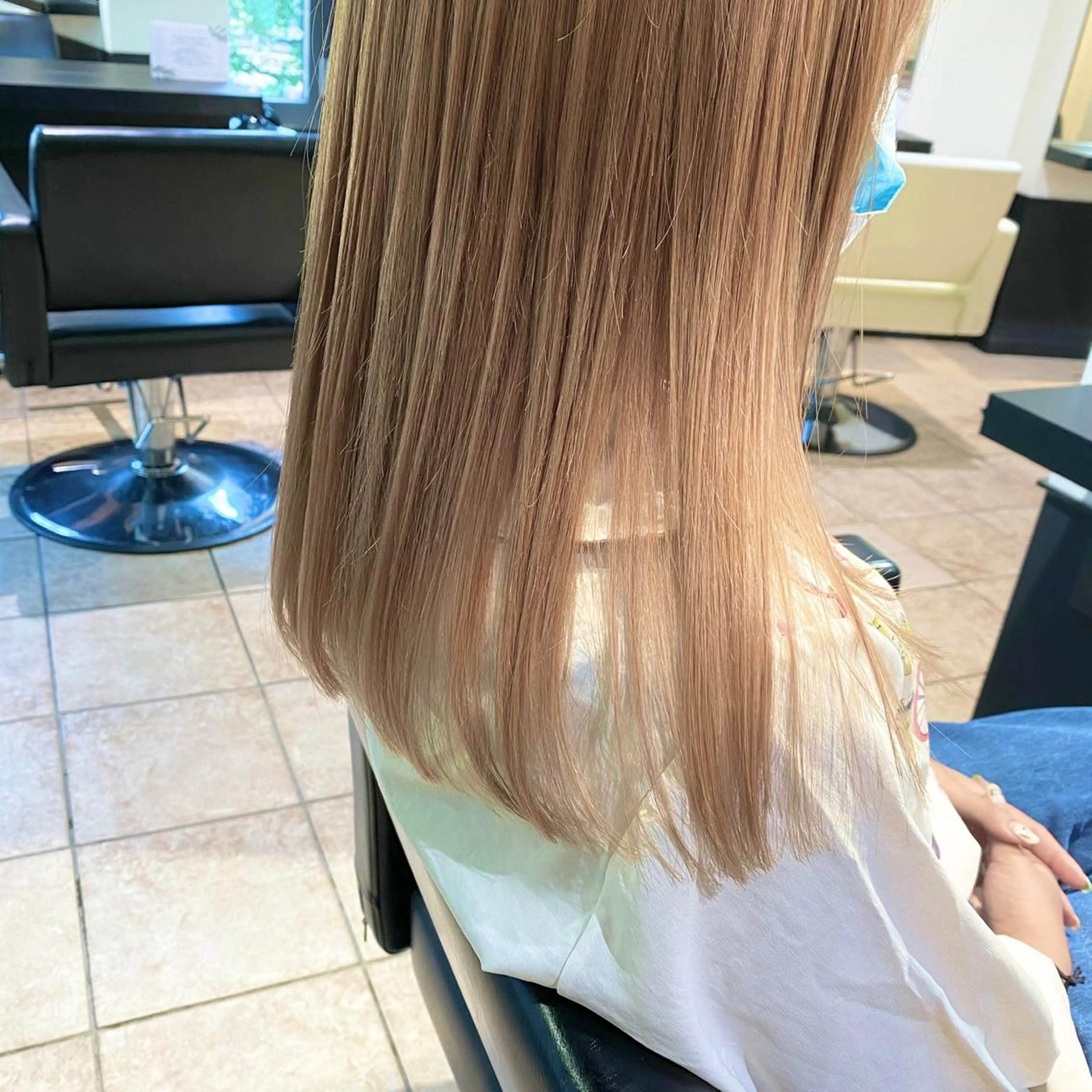 セミロング カラー ベージュカラー ハイトーンカラー ハイトーンベージュ Yu シールエクステのヘアスタイル