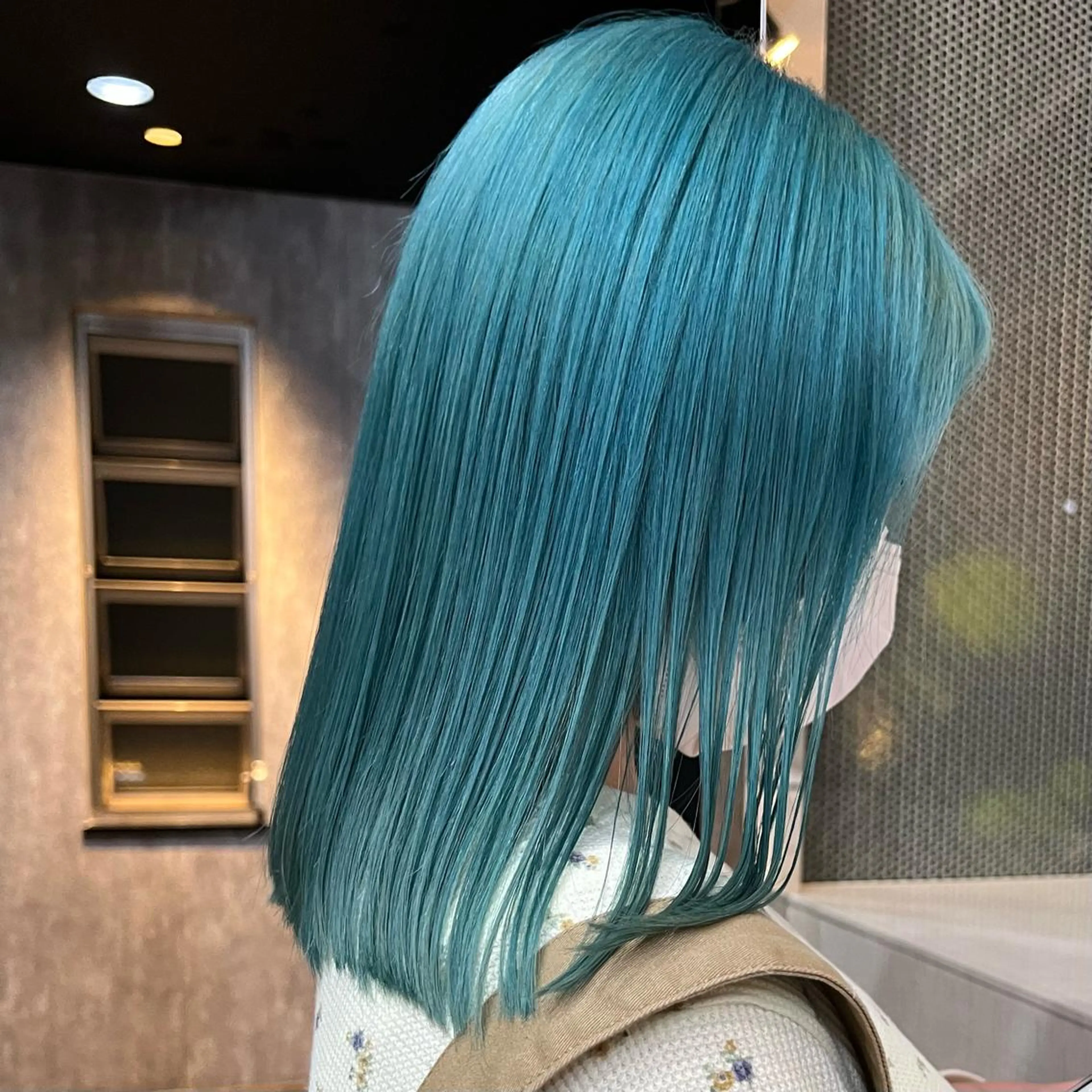 ミディアム カラー ヘアアレンジ ブルーカラー TIDEHAIR SHIHOのヘアスタイル