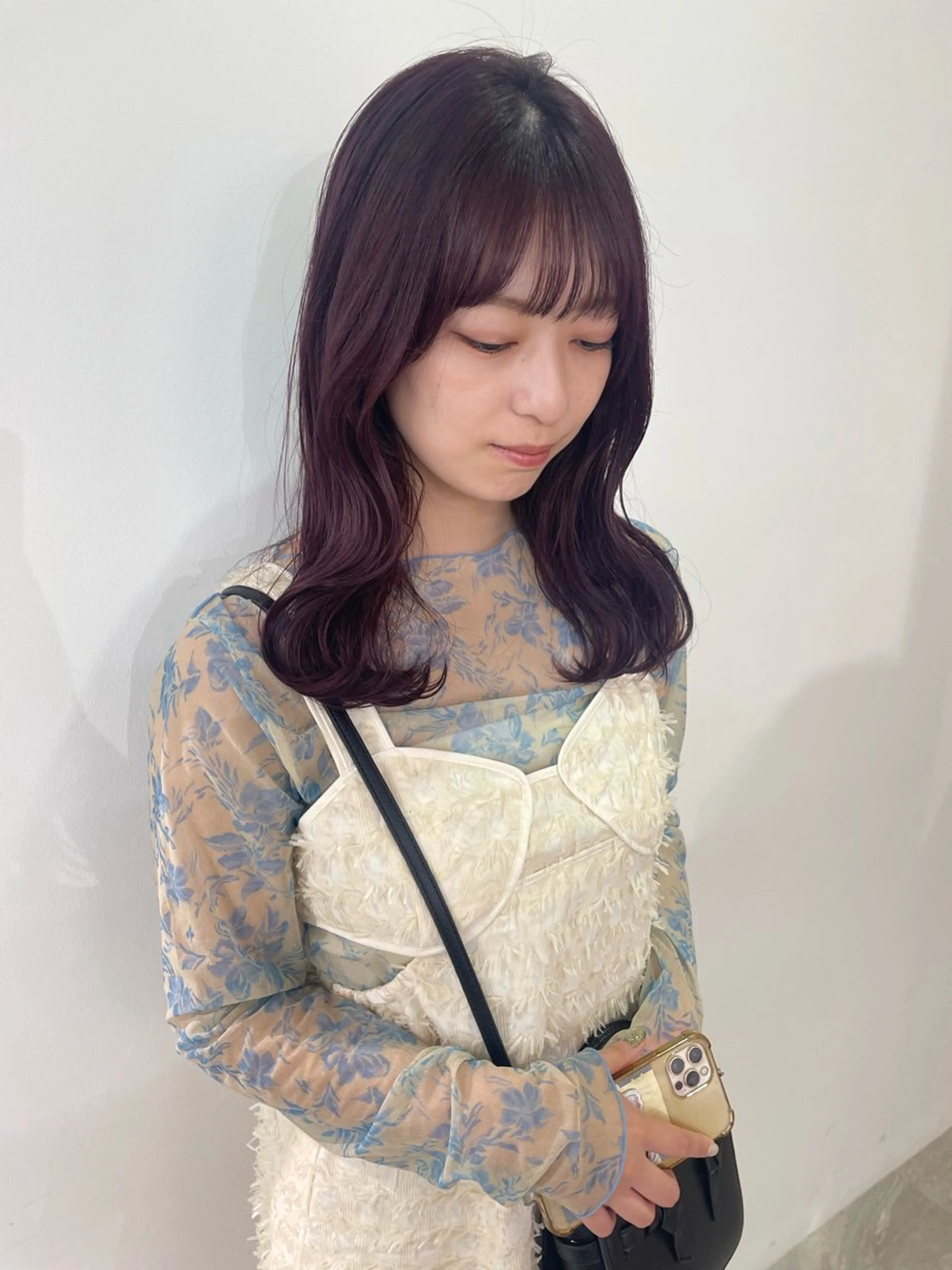 ミディアム カラー ミストバング ベージュカラー ブリーチ デザインカラー ダブルカラー ヘアカラー トリートメント MIU/ルーツカラー ボブ/顔周りレイヤーのヘアスタイル