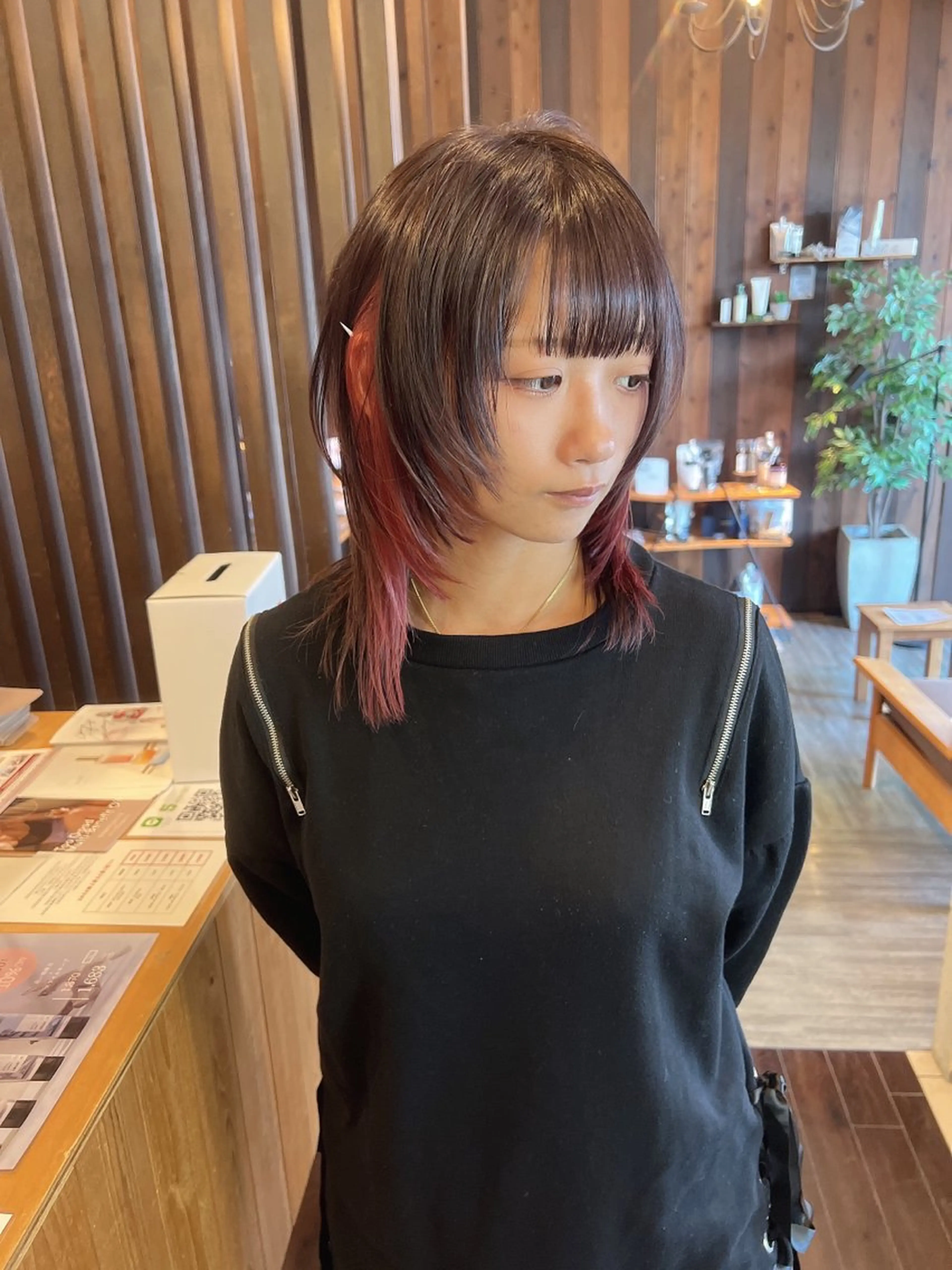 セミロング レイヤーカット ウルフカット ウルフレイヤー 具志 正太のヘアスタイル