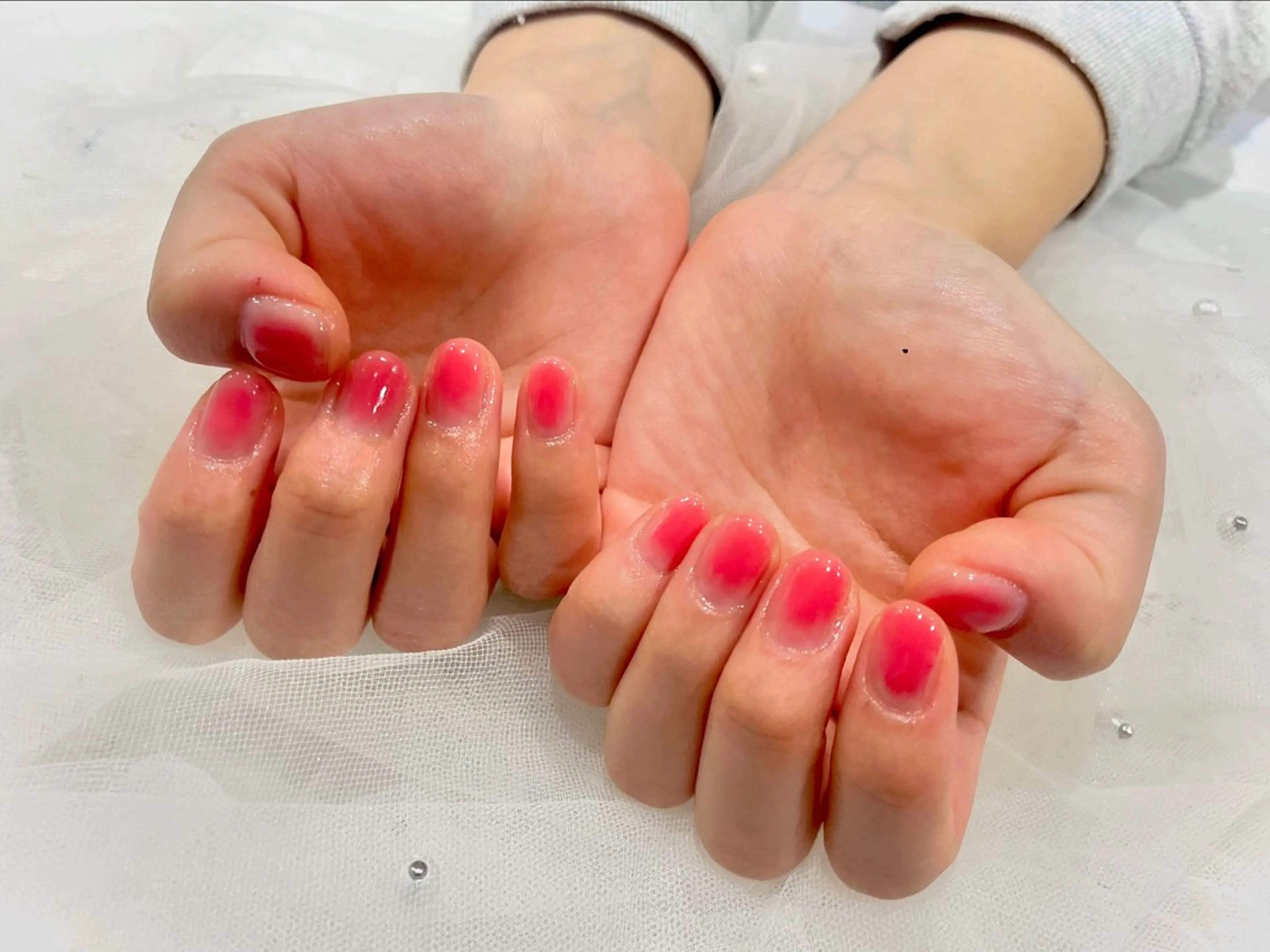 ネイル チークネイル 赤色 冬ネイル クリスマス ハンドネイル Nail salon Cielel⟡Ayaのネイルデザイン