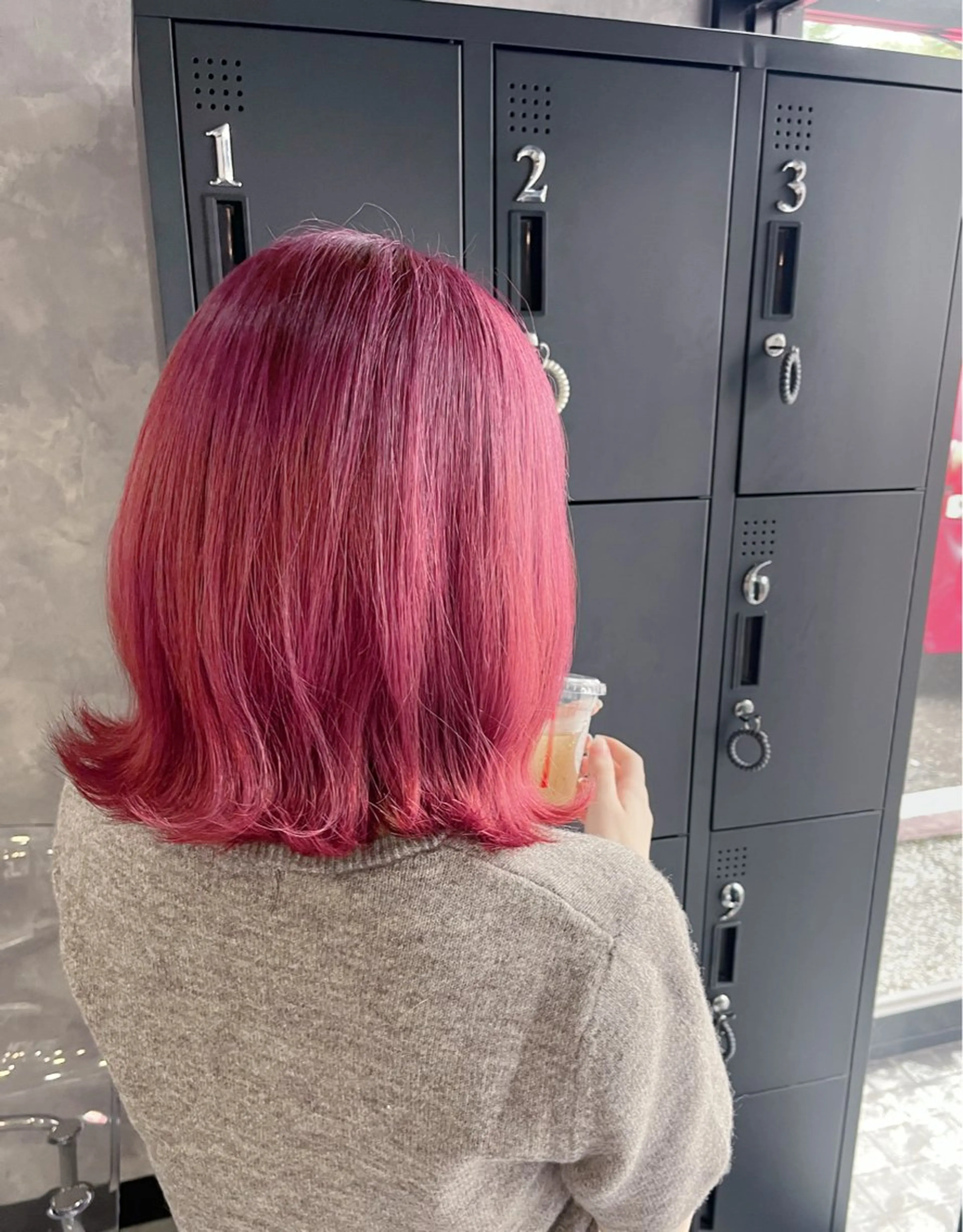 ミディアム ヘアカラー 伊藤 由妃乃のヘアスタイル