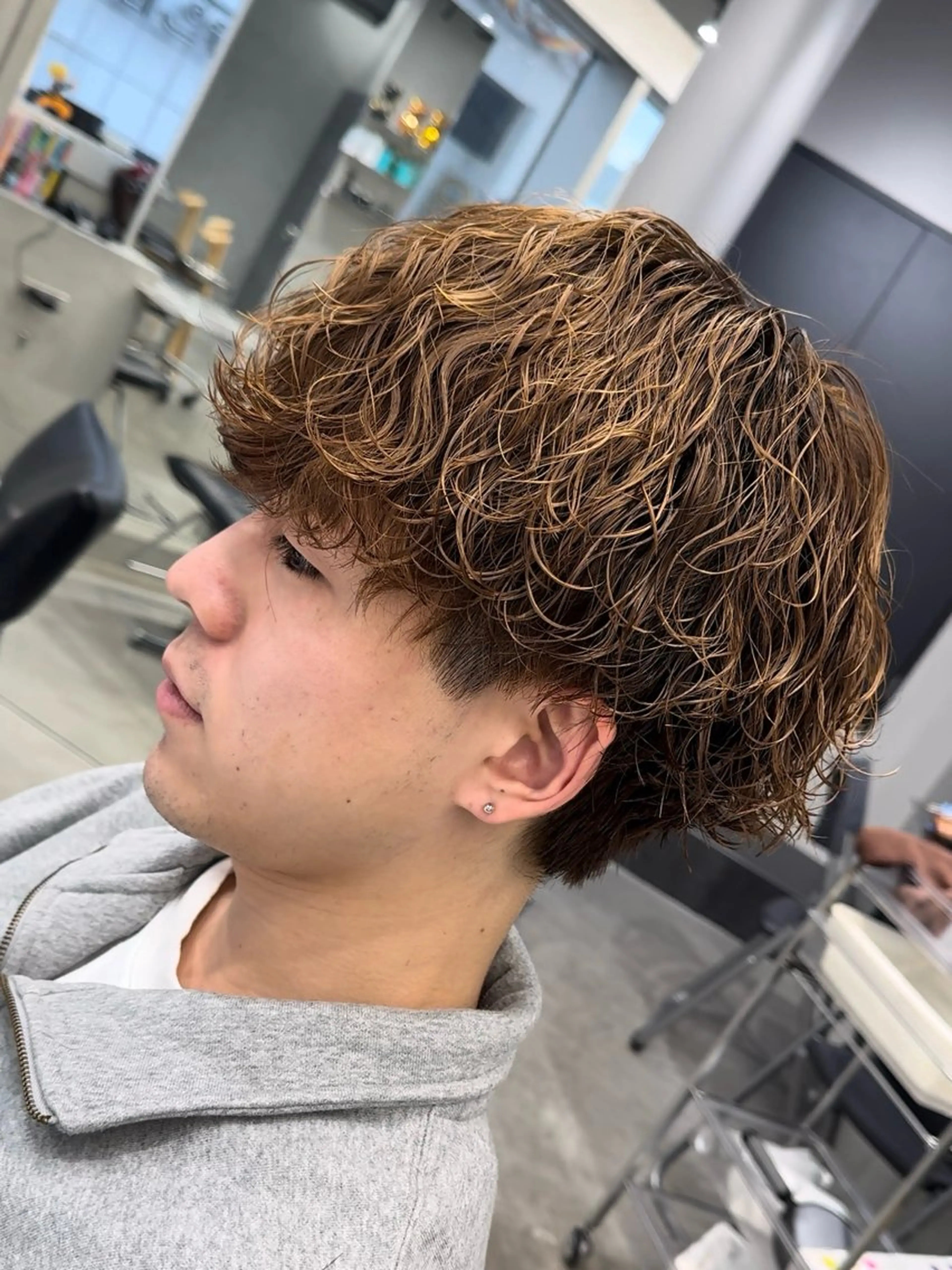 ショート カラー パーマ メンズ 波巻きパーマ ブラウンカラー 松下 友希 【fifth】のヘアスタイル