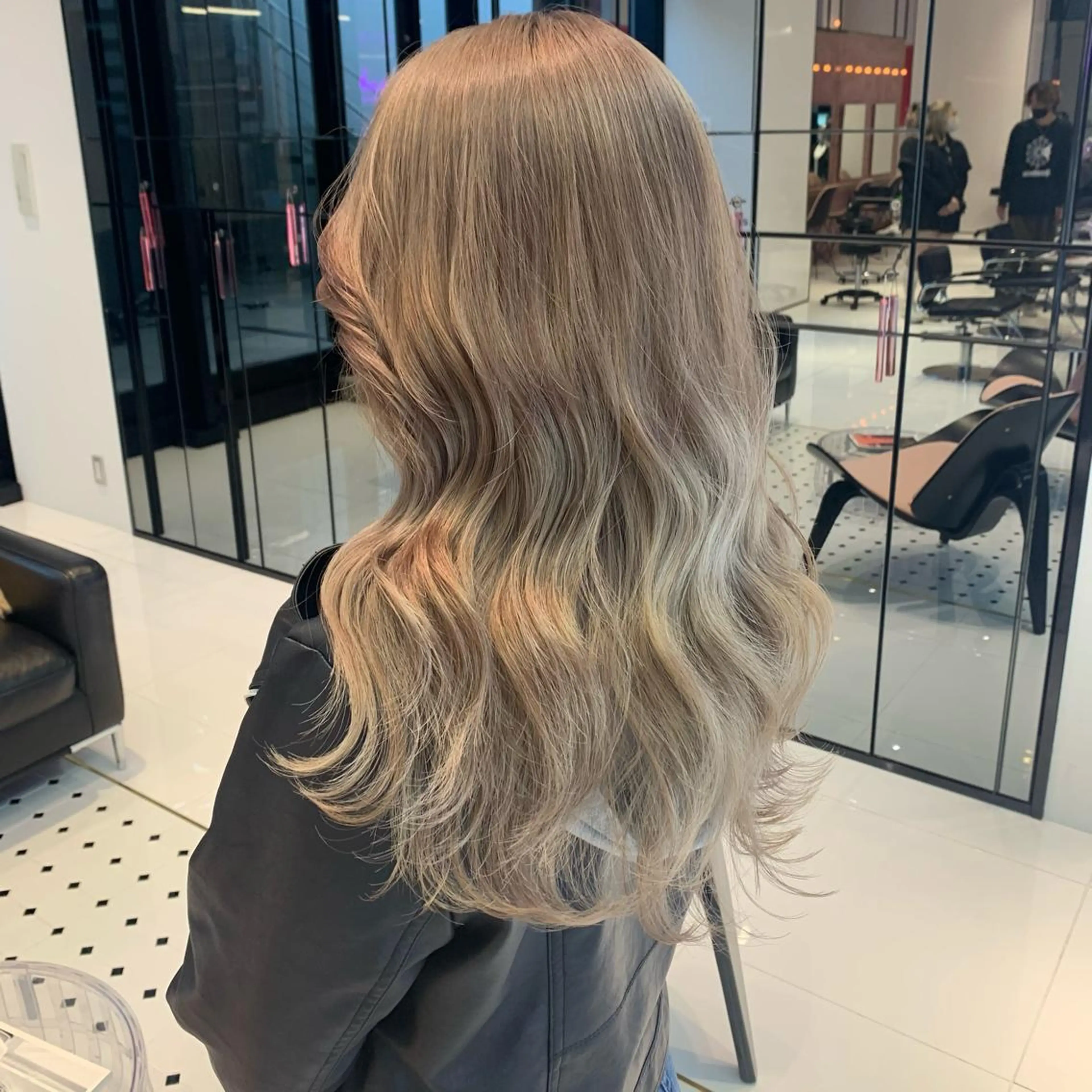 セミロング カラー ベージュカラー ミルクティーベージュ ハッシュカット/ハイ トーン/MANAMIのヘアスタイル