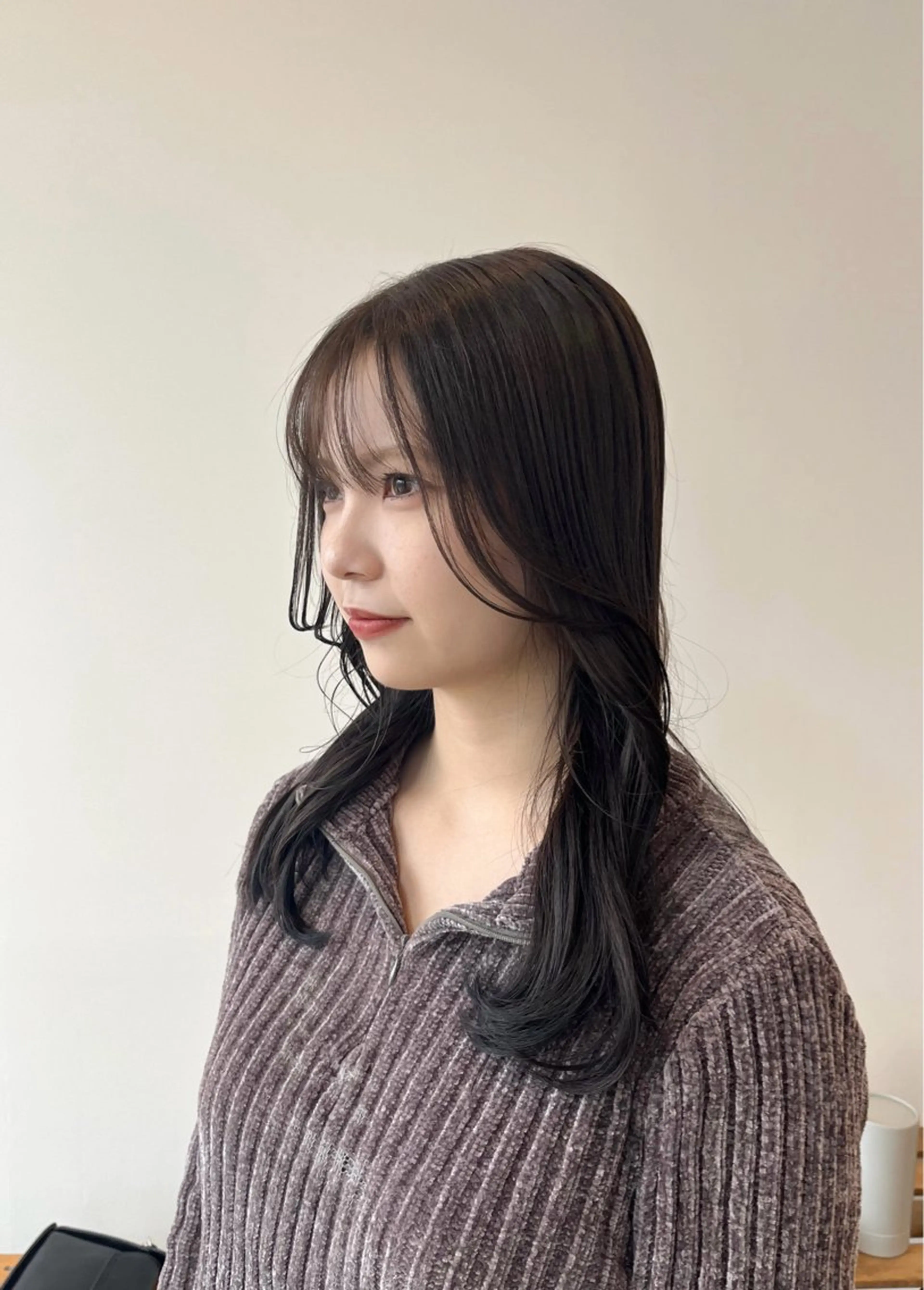 セミロング アッシュ 顔周りカット 韓国風ヘア 荒川泰輝 /オリーブカラーのヘアスタイル