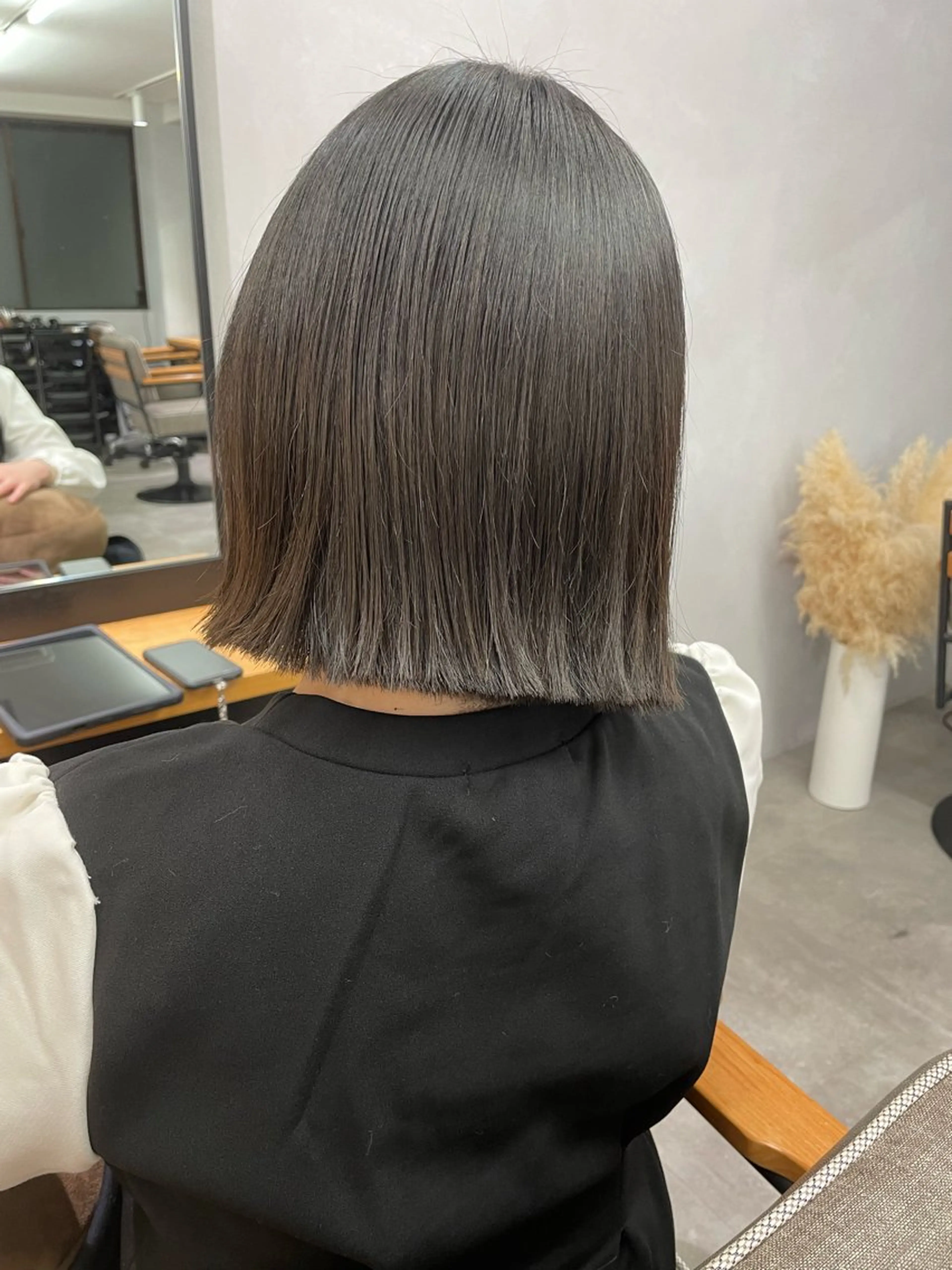 ミディアム カラー カット ヘアカラー トリートメント ベージュ/オリーブ ボブ/小笠原汐海のヘアスタイル