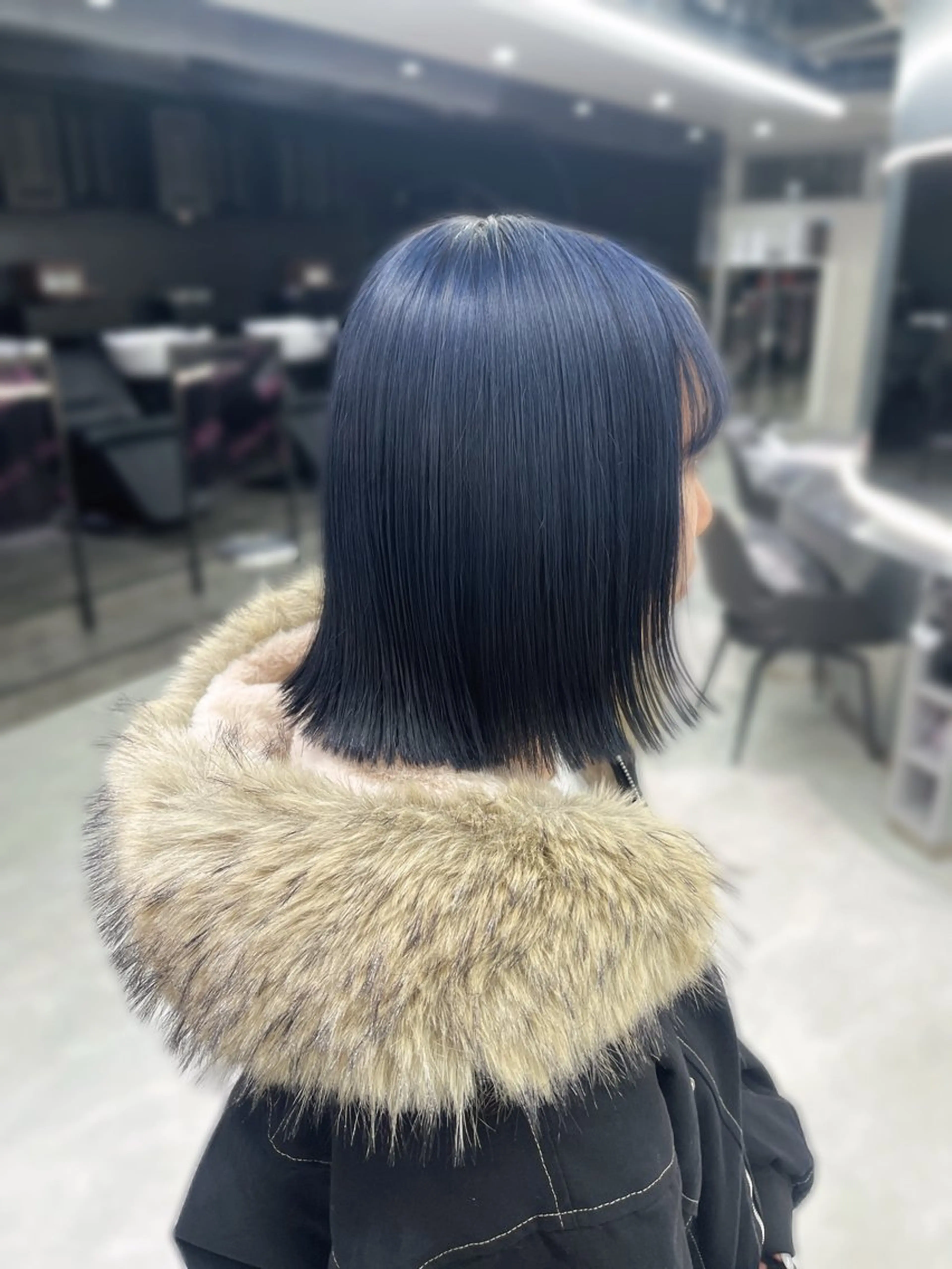 ミディアム カラー ブルーカラー ネイビーカラー ボブ 外ハネヘア MEI / ブリーチカラー/名駅のヘアスタイル