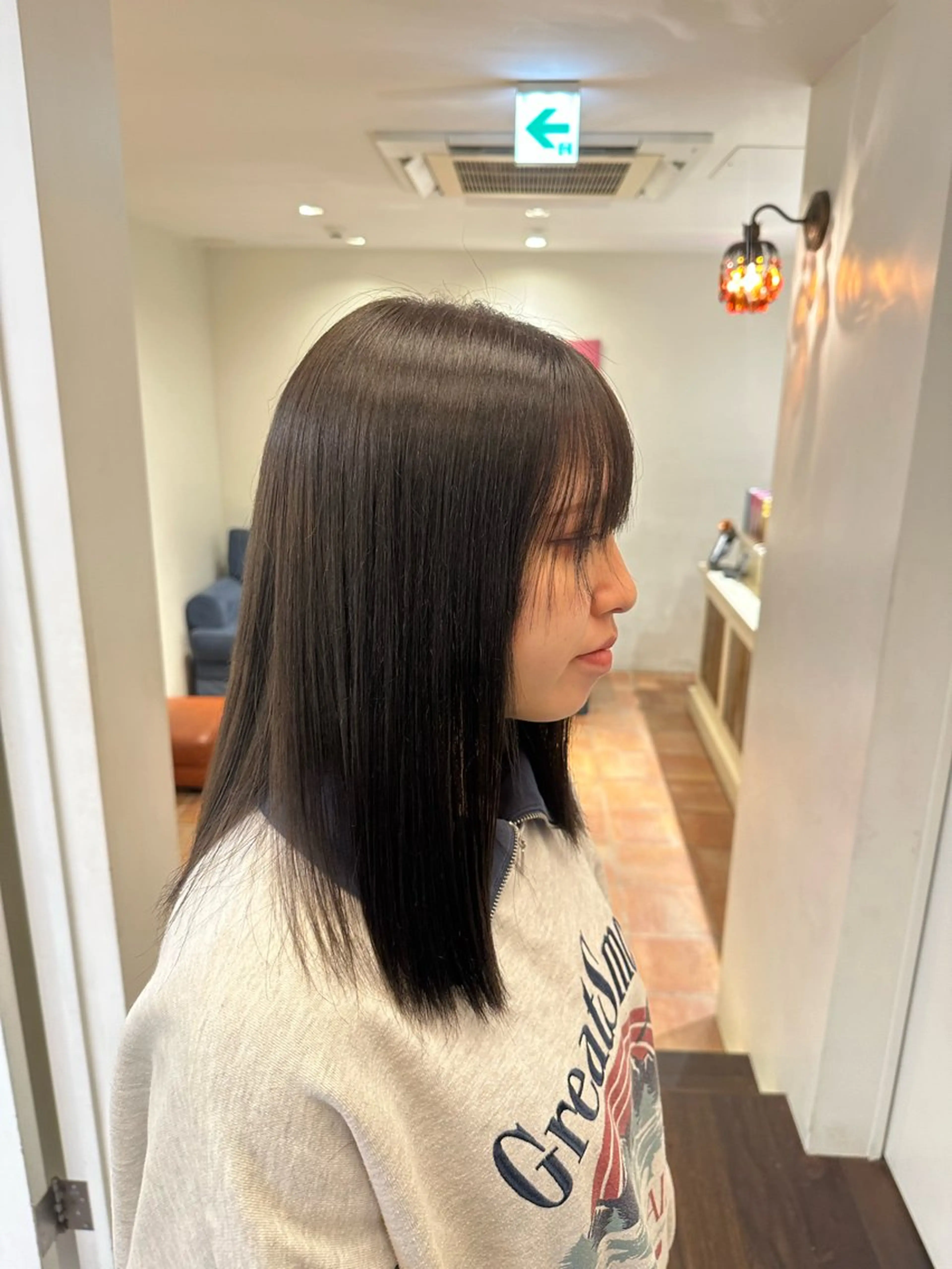 セミロング カラー グレージュ オリーブグレージュ オリーブグレー ヘアカラー トリートメント ヘッドスパ 安丸 結夏のヘアスタイル