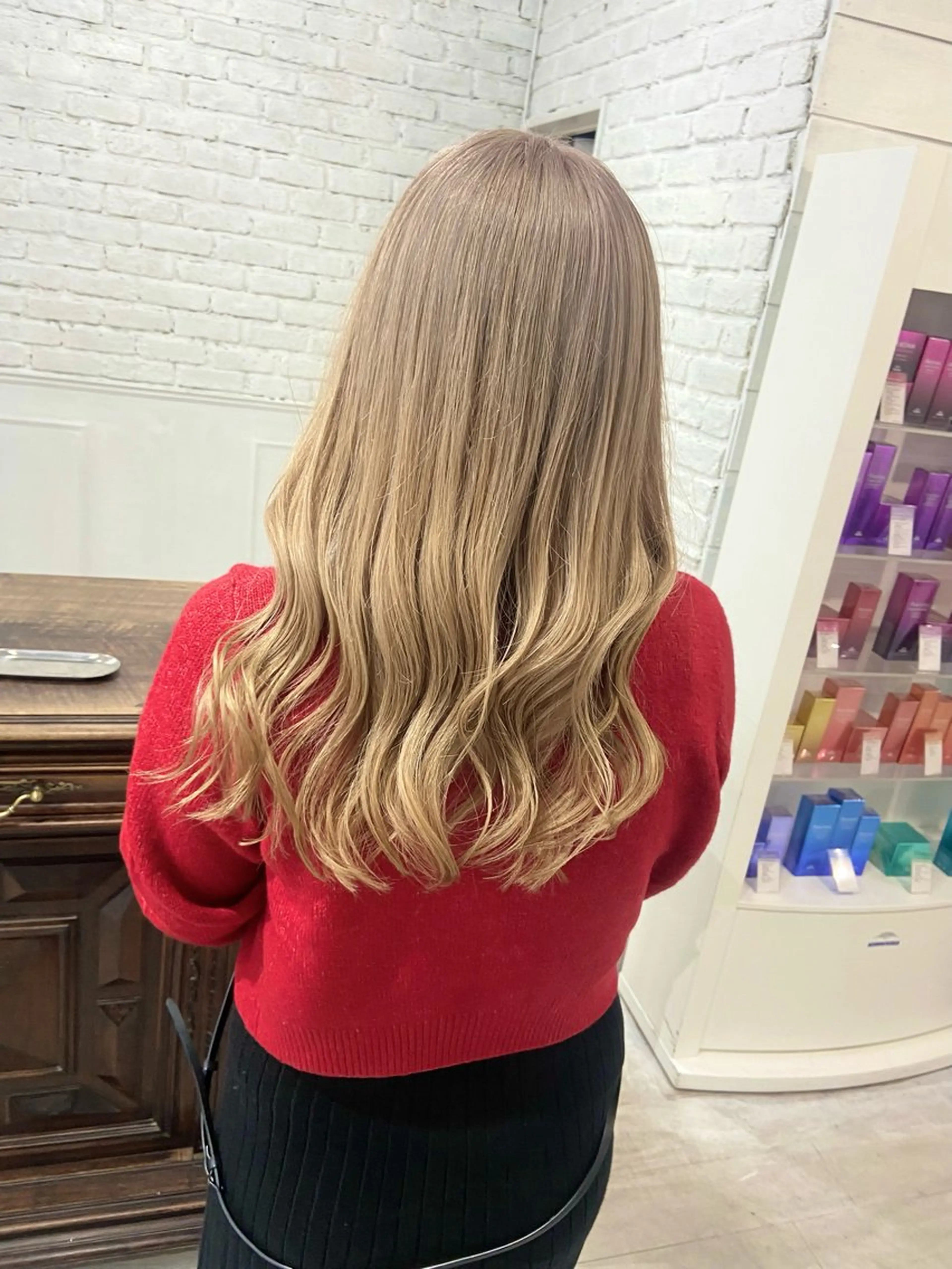 ロング カラー バレイヤージュ ミストバング ベージュカラー ブリーチ 抜きっぱなしブロンド カット ヘアカラー トリートメント SALOWIN札幌大通り所属・札幌ハイトーン/ ブリーチカラー/ドイのヘアスタイル