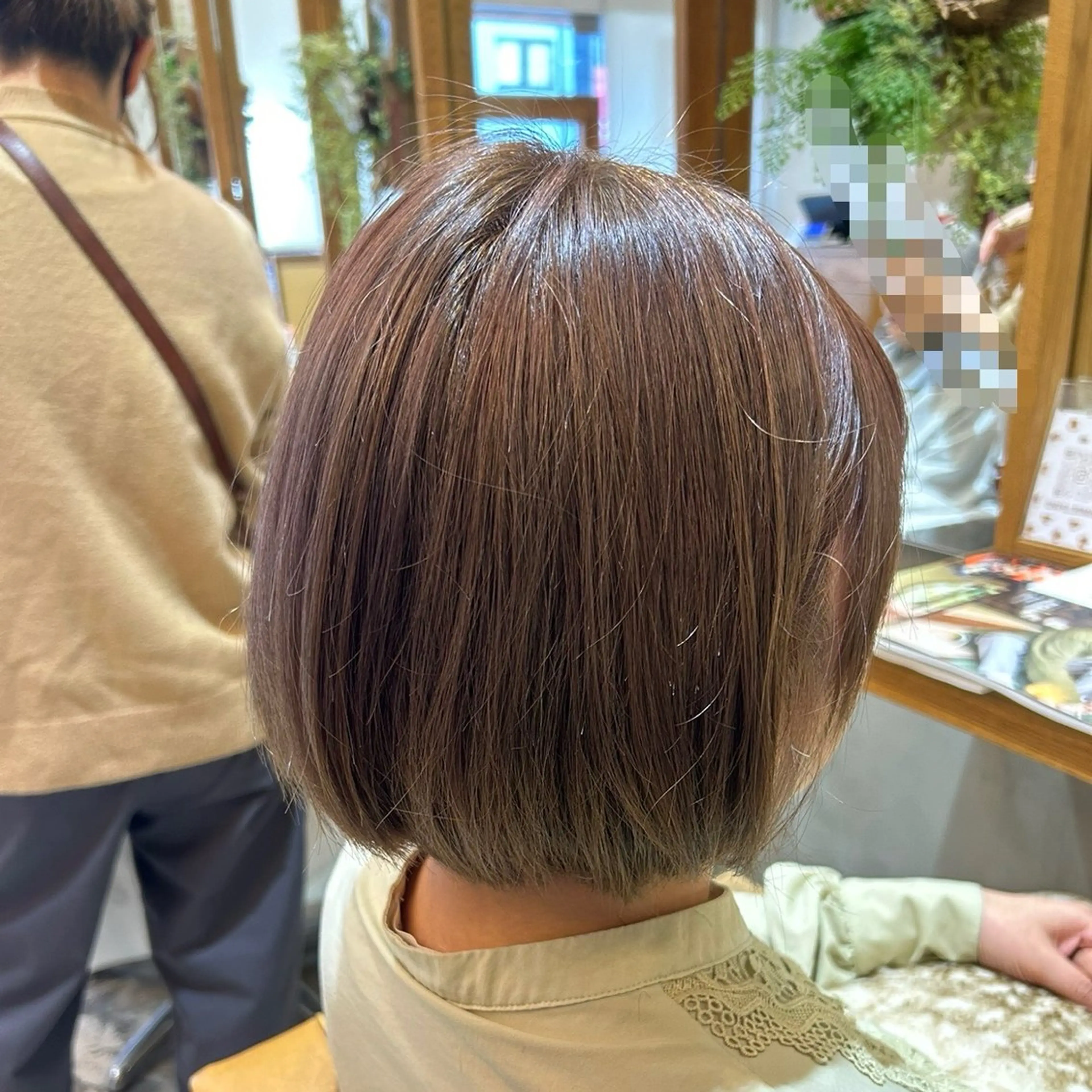 カラー 若狭 彩花のヘアスタイル