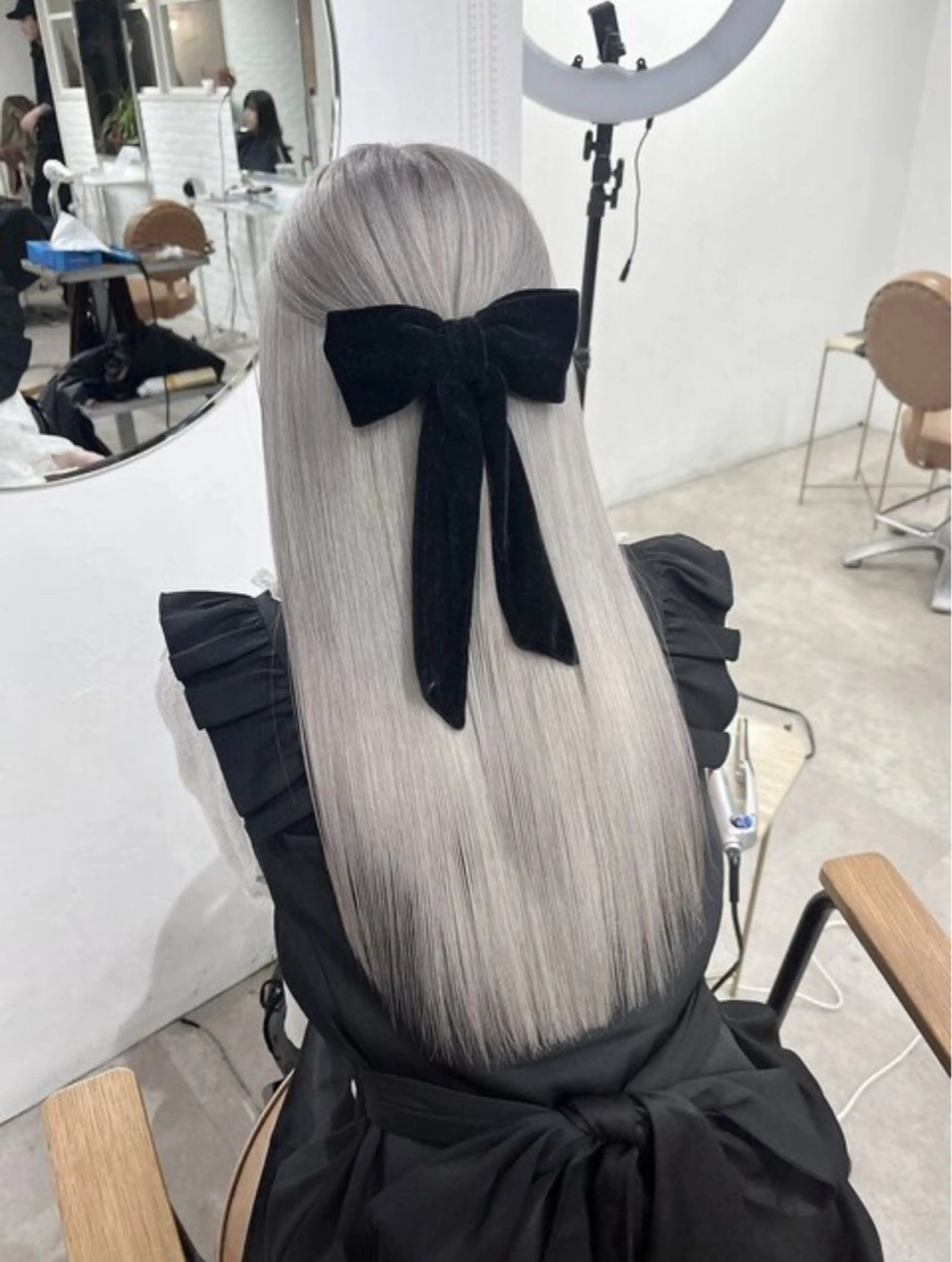 ミディアム カラー アッシュ アッシュグレー ベージュカラー ブリーチ ブロンド カット ヘアカラー トリートメント 【美髪ハイトーン】 髪質改善/大和🎀のヘアスタイル