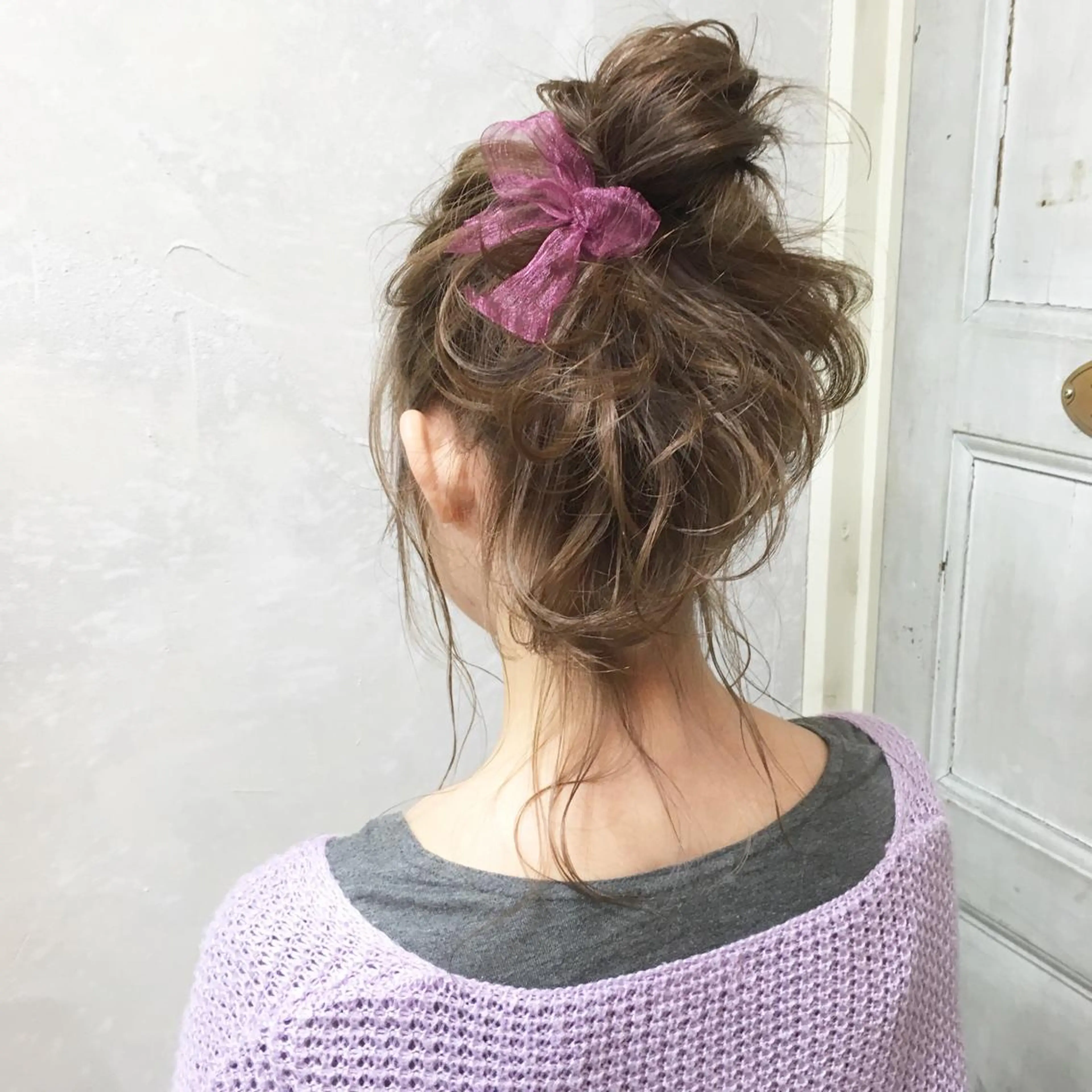 ミディアム カラー ヘアアレンジ お団子ヘア autre所属・大久保 ひでなりのヘアスタイル