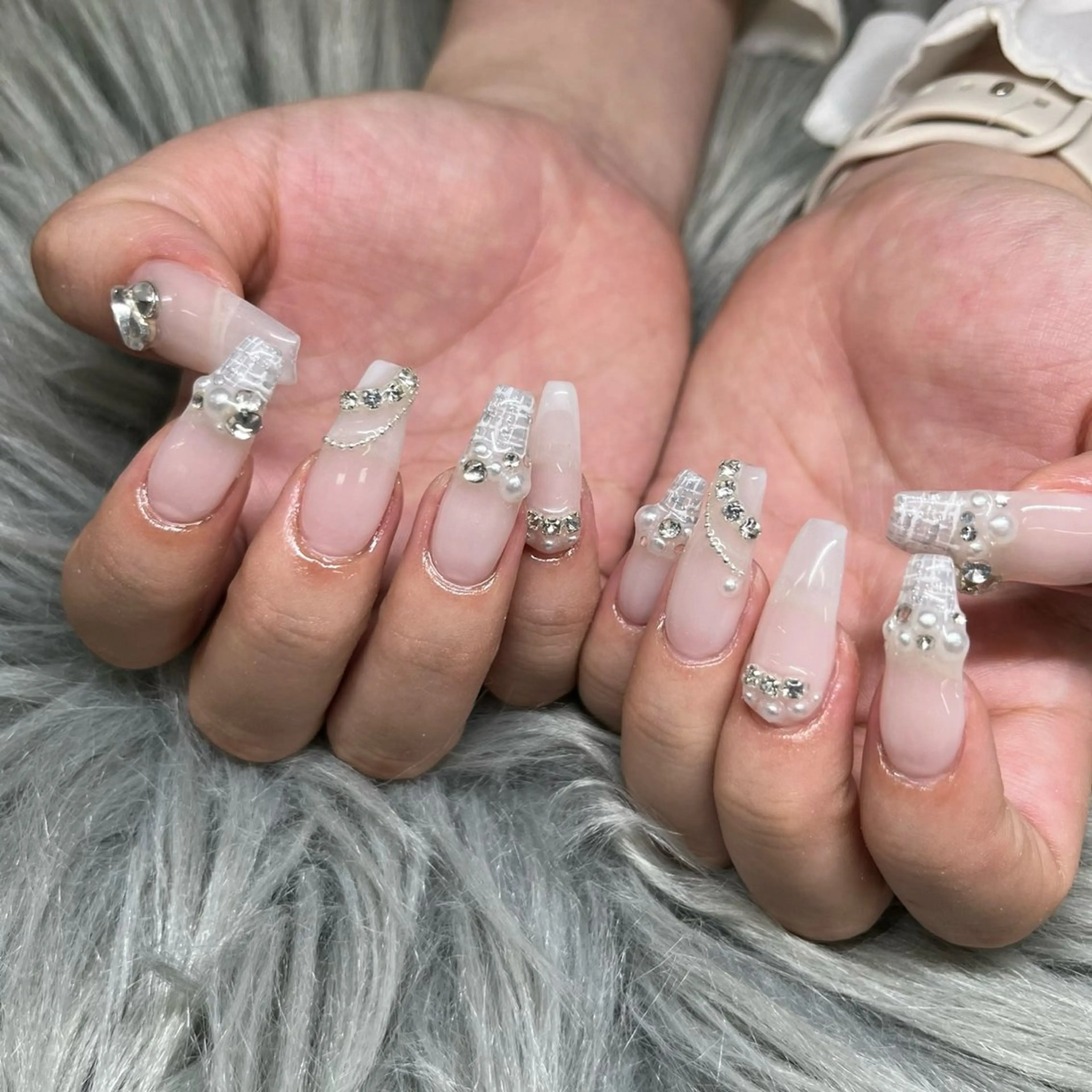 ネイル ハンドネイル フットネイル PEEKABOO京橋 EYE&NAILのマツエク・マツパデザイン