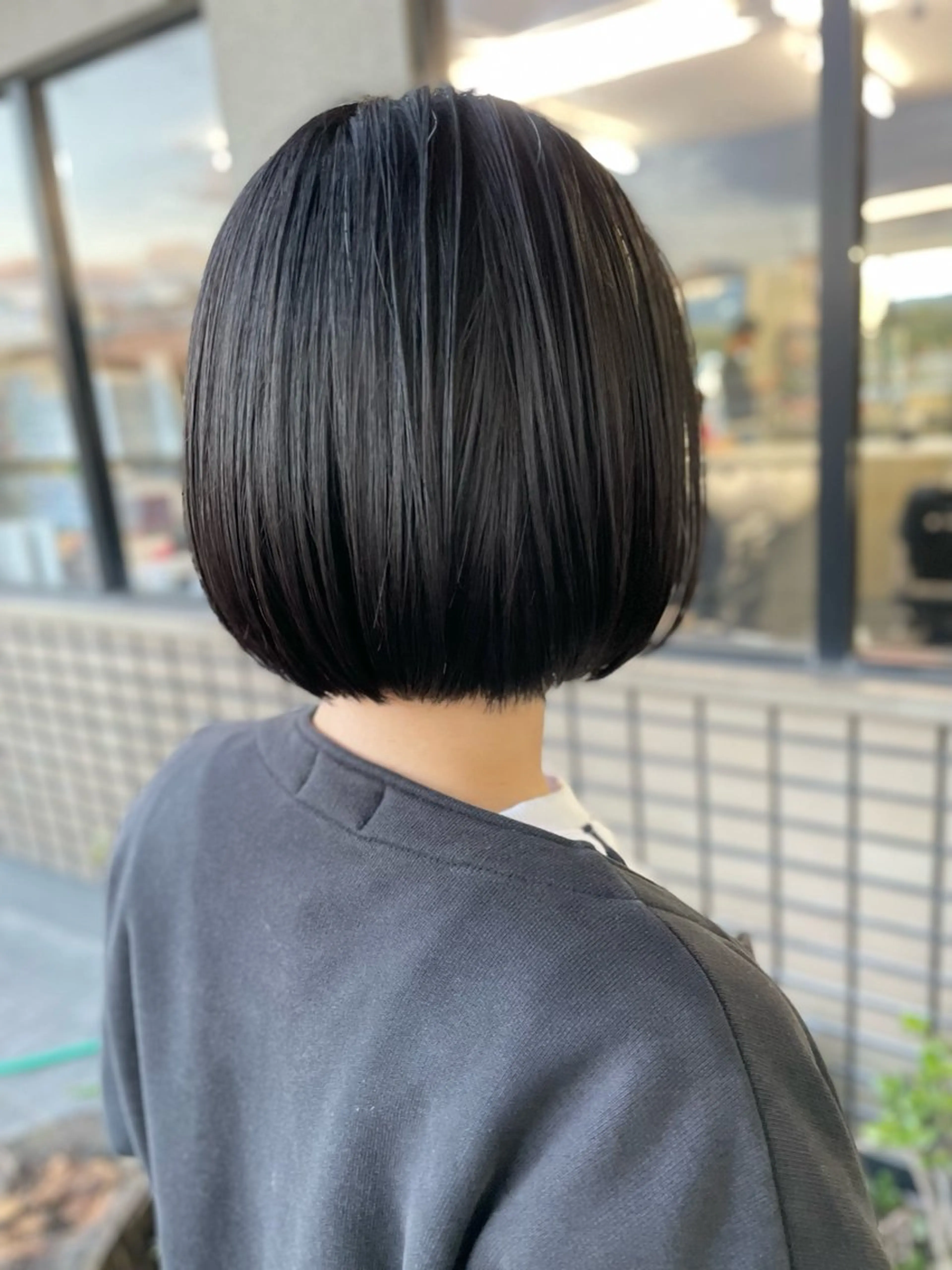 ショート ボブ カット 沢田 瞳のヘアスタイル