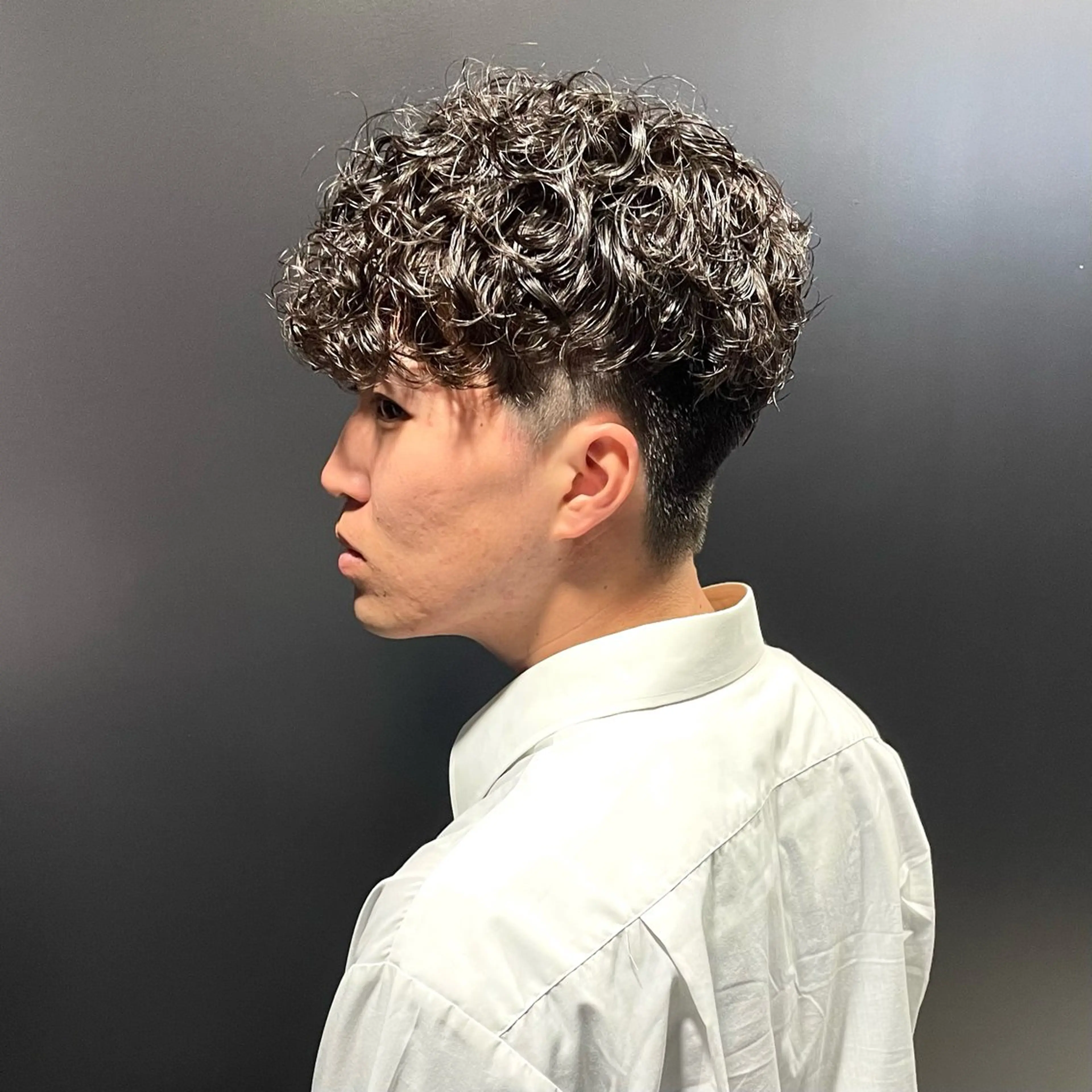 ミディアム パーマ メンズ スペインカール カット パーマ トリートメント ヘアセット スパイキーショート アメ村【戸兵吏駒】のヘアスタイル