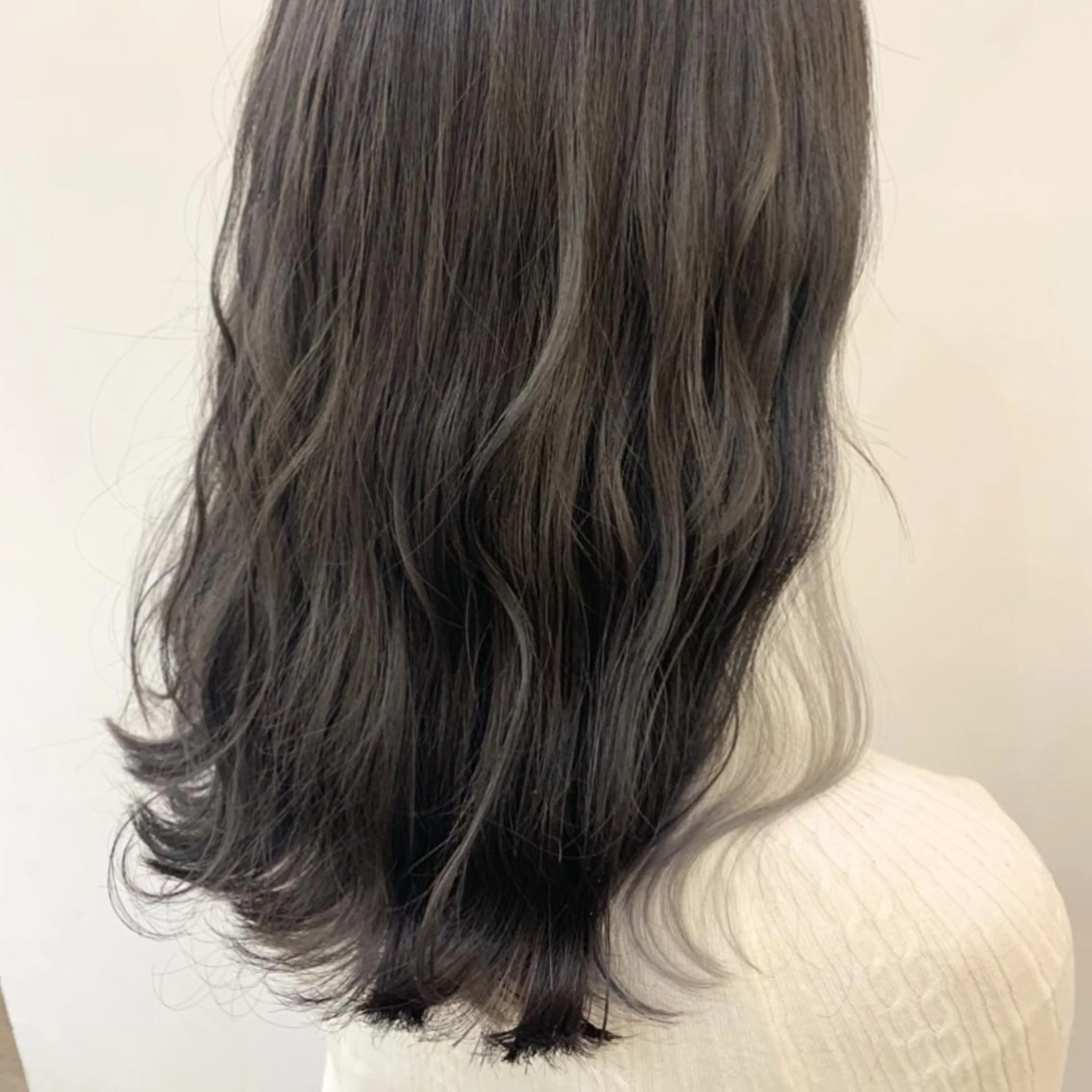 セミロング カラー アッシュ ブリーチ グレージュ シルバー シルバーアッシュ beauty   beast 西新店のヘアスタイル