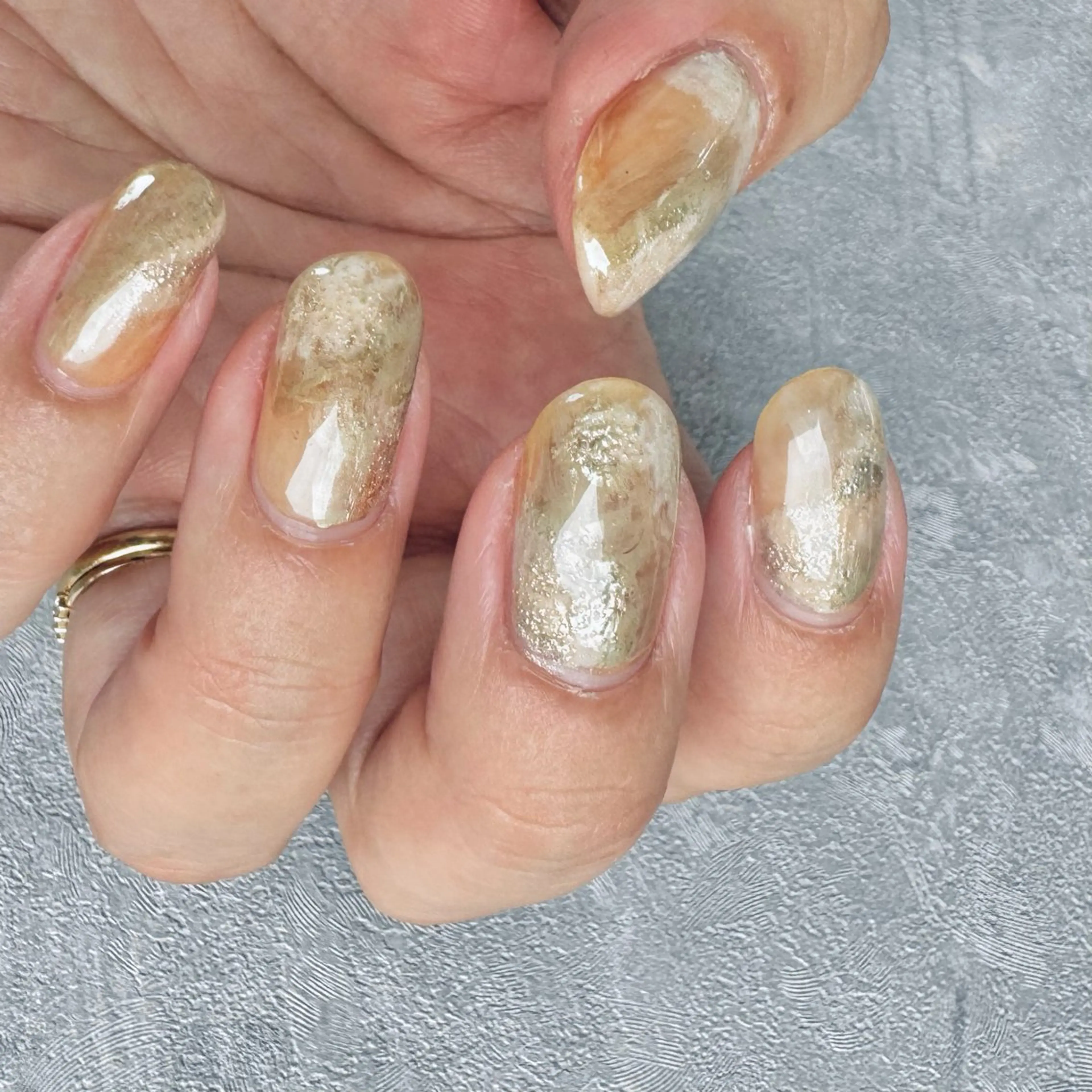 ネイル ゴールド ニュアンスネイル 夏ネイル ハンドネイル ハンドケア 【nail】 Uzuka🌙のネイルデザイン
