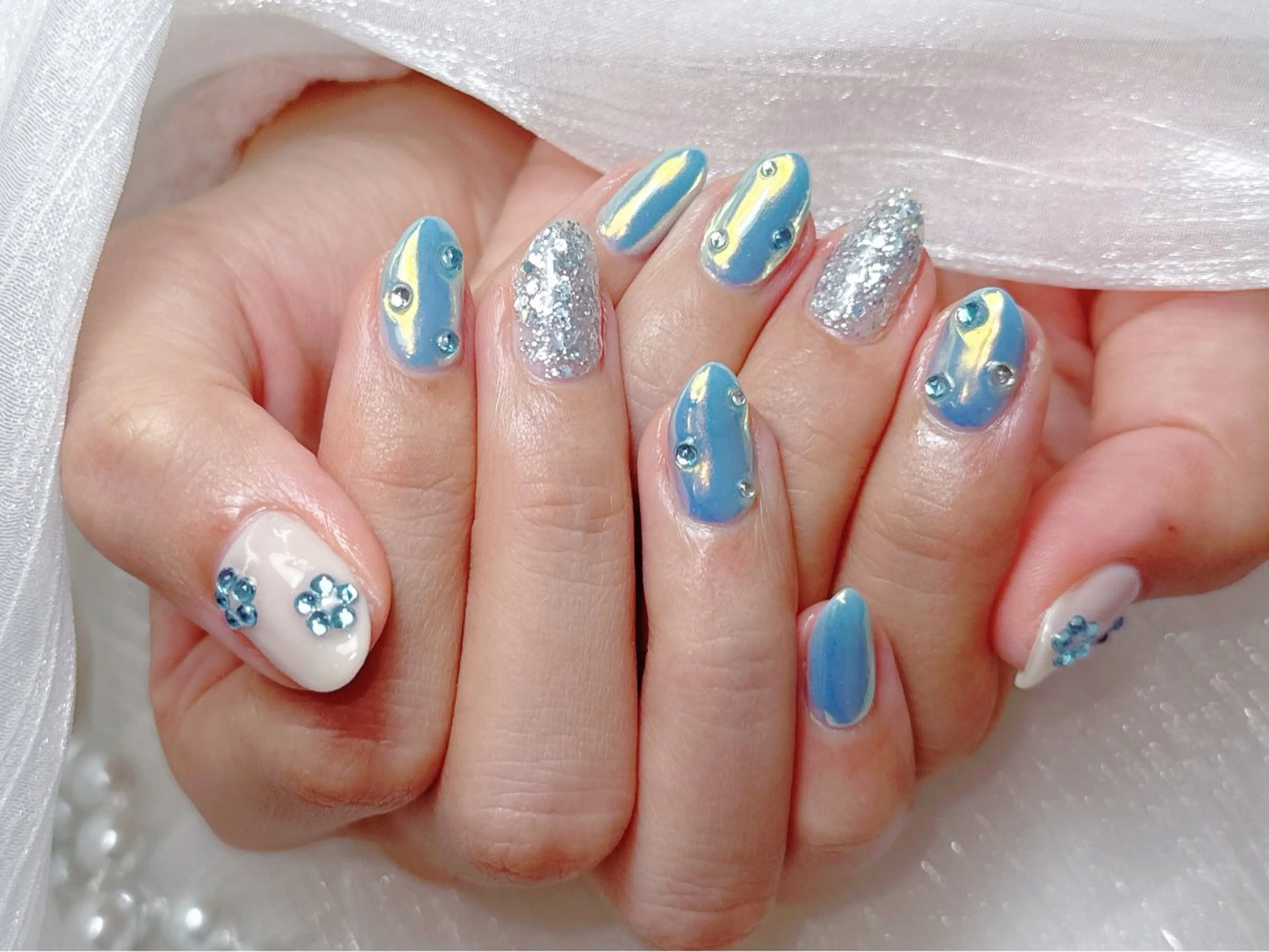 ネイル オーロラネイル フレンチネイル グラデーション 韓国ネイル マグネットネイル ハンドネイル NOA NAILのネイルデザイン