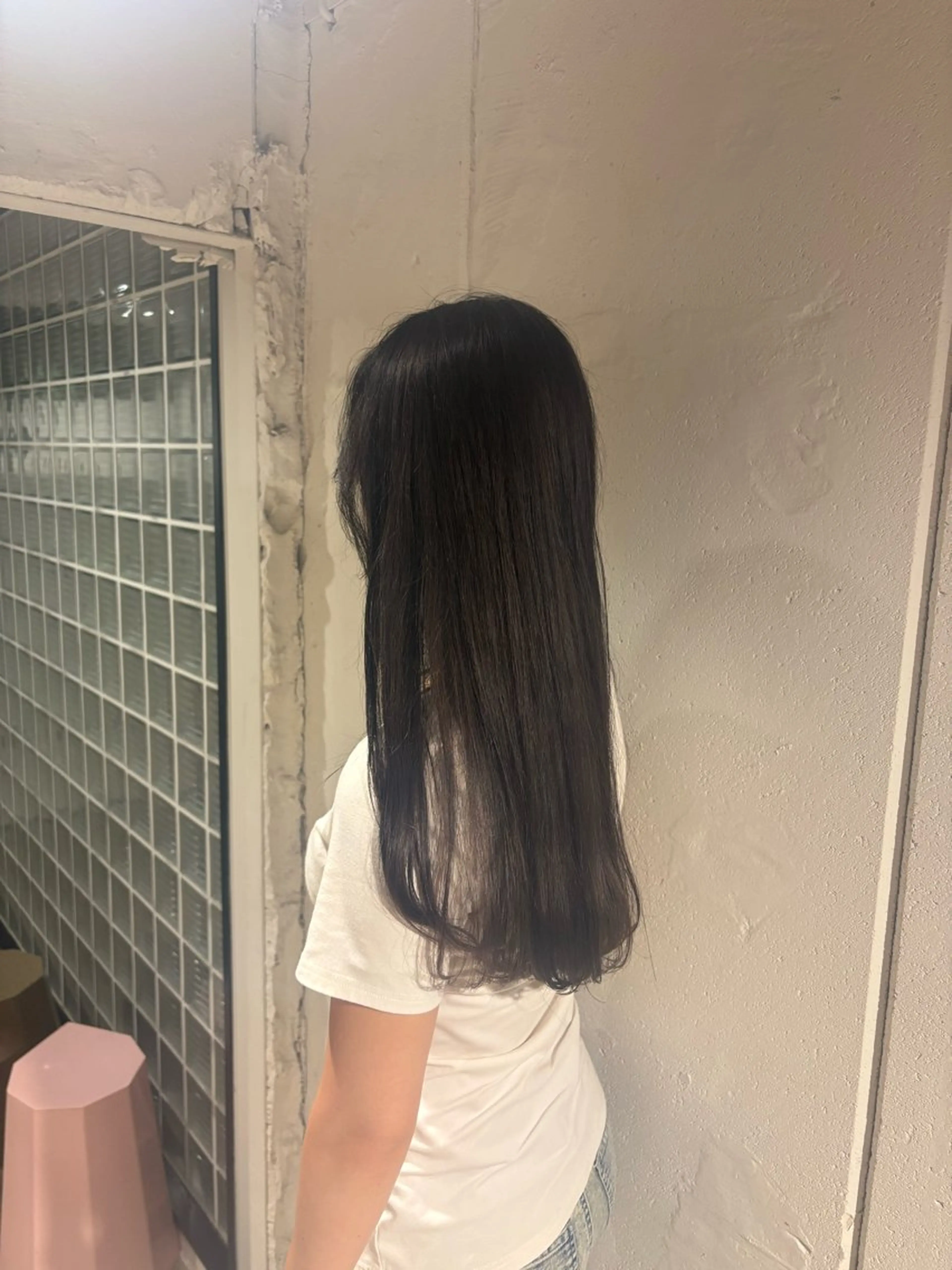 ロング カラー ブリーチ 透明感カラー ダークグレー ダークグレージュ グレージュ カット ヘアカラー トリートメント Jr.スタイリスト ヨシノヒメカのヘアスタイル