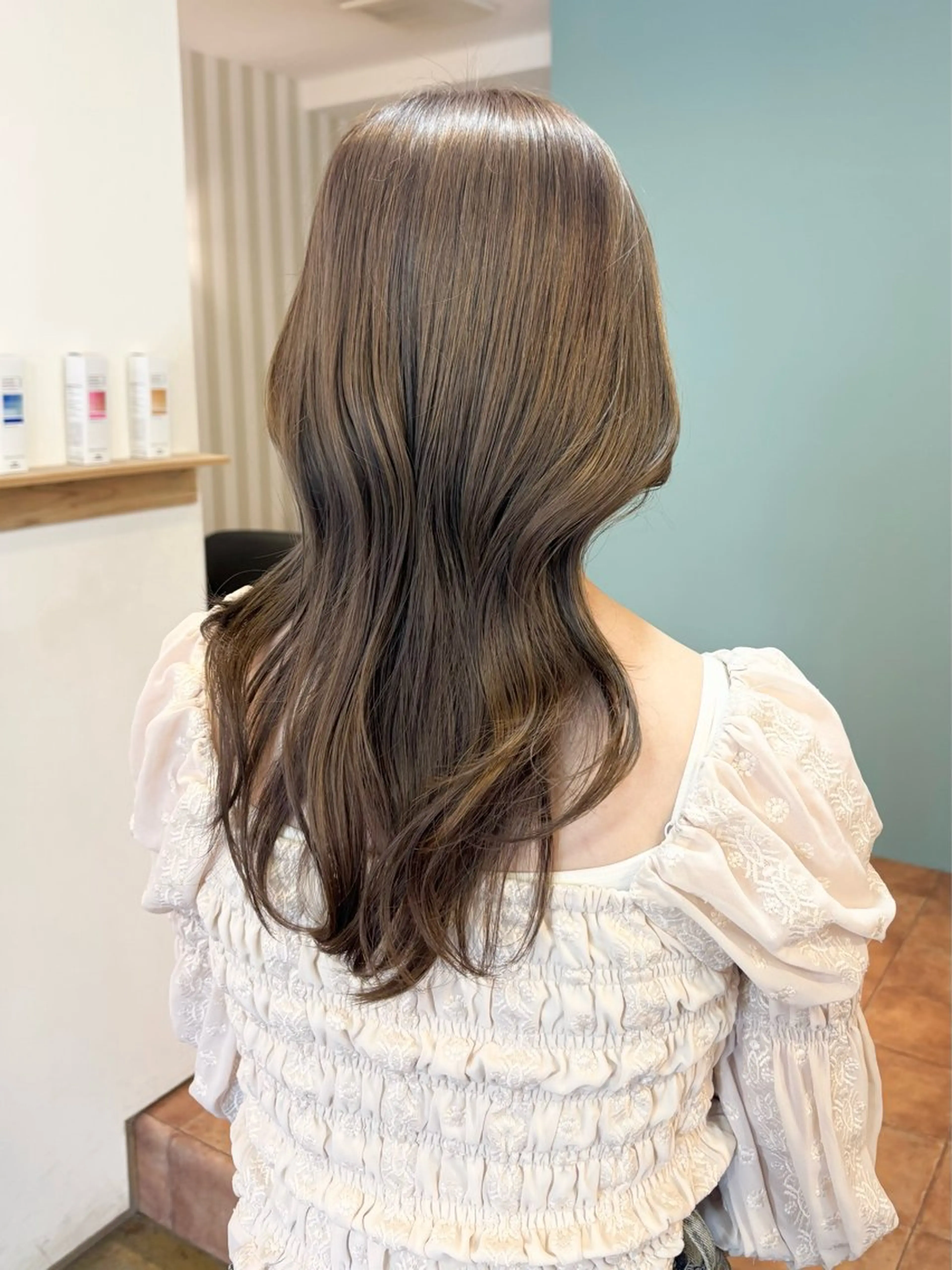 セミロング カラー ブリーチ 透明感カラー グレージュ カット ヘアカラー トリートメント 米中 杏里のヘアスタイル