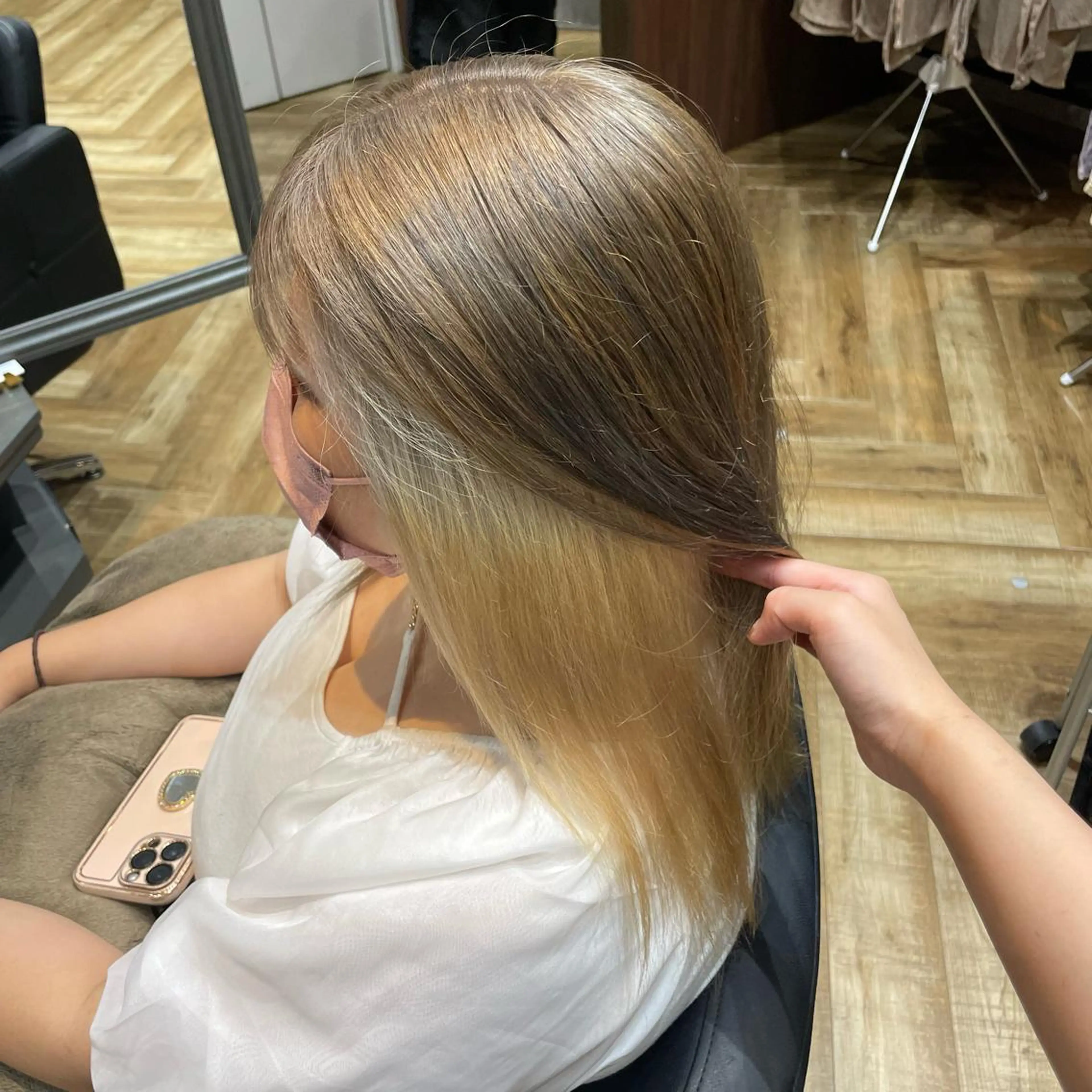 カラー ベージュカラー ブリーチ カシータフロルららぽーと愛知東郷所属・服部 未夢のヘアスタイル