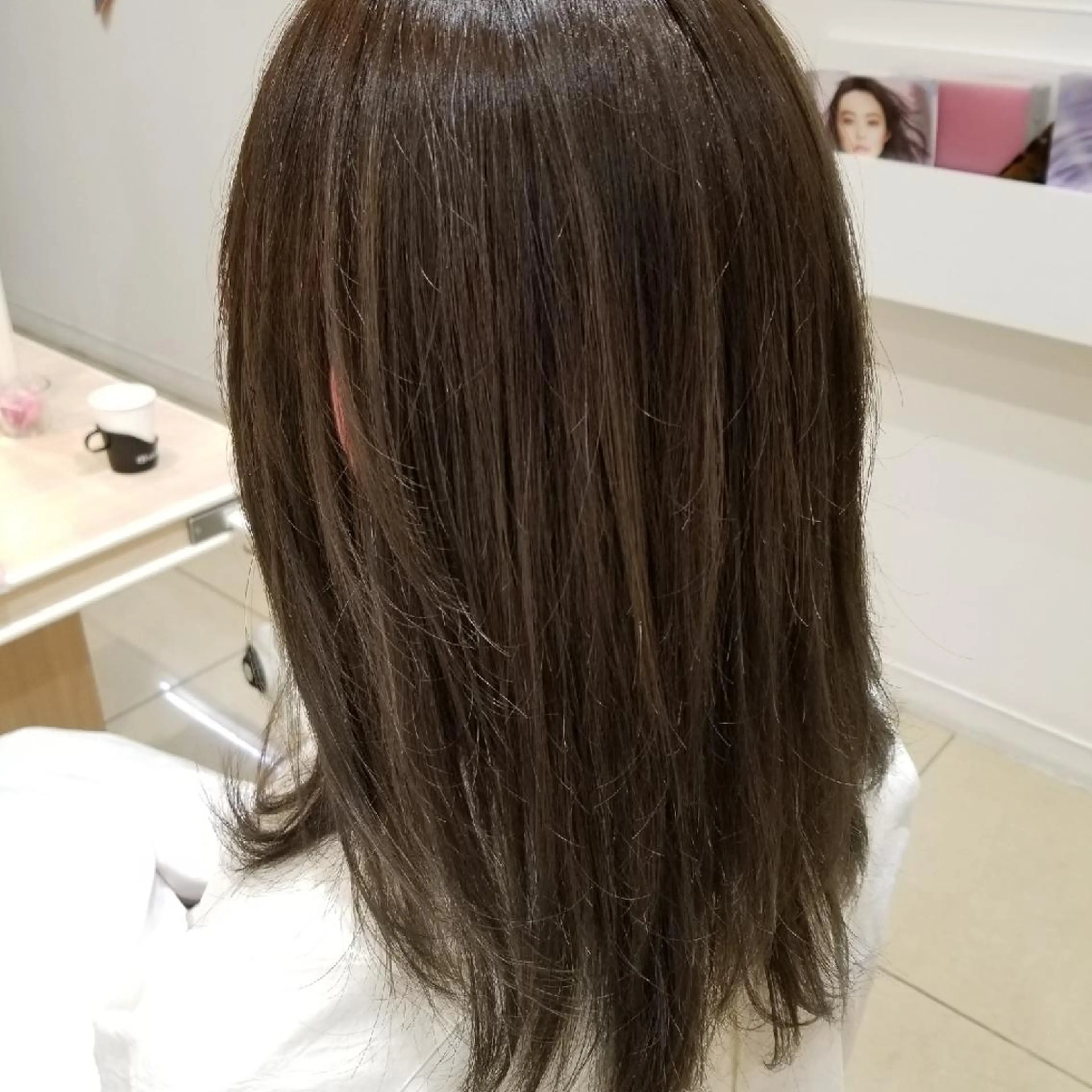 セミロング カラー ヘアカラー 山内 佐江子のヘアスタイル