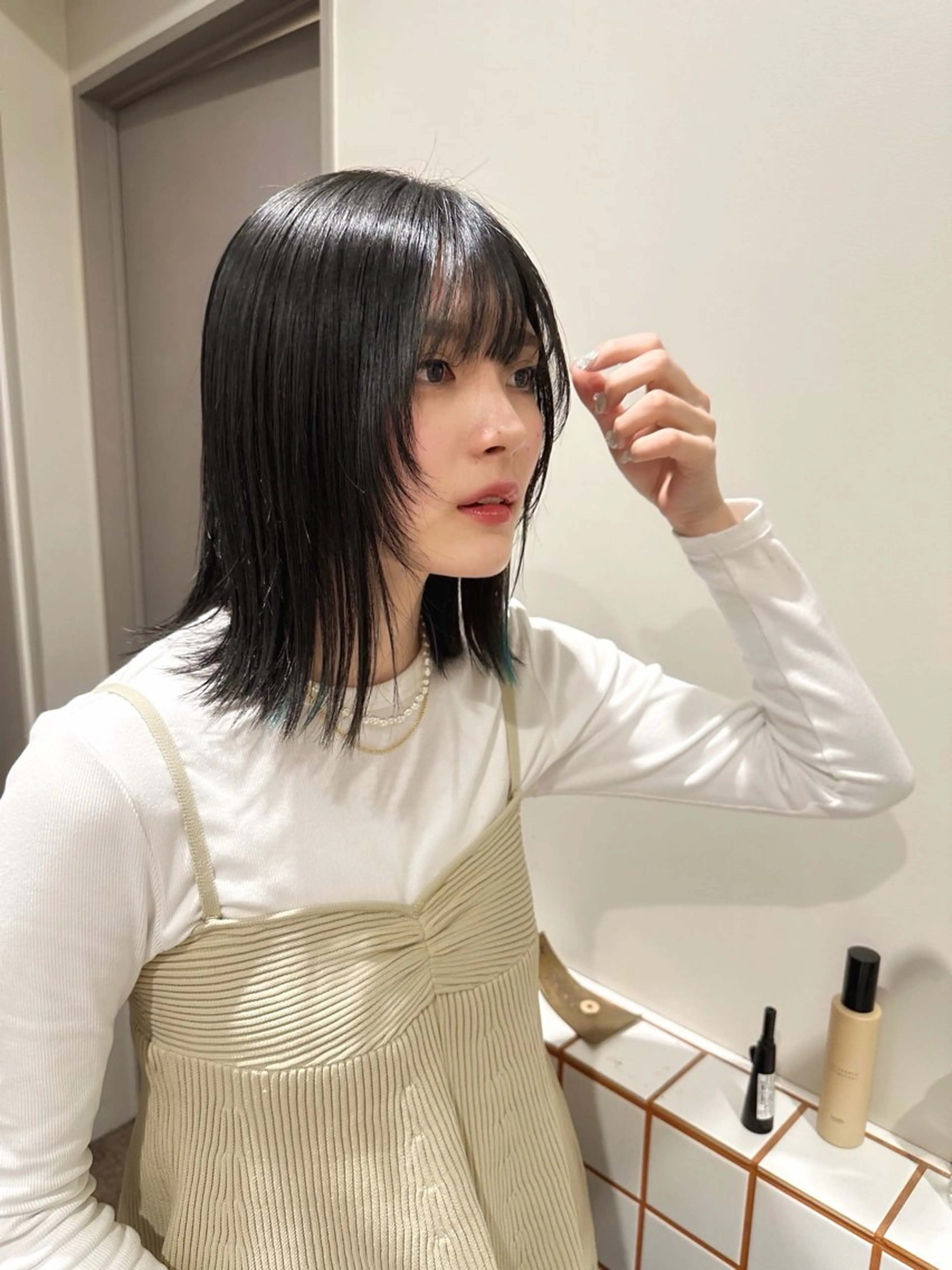 ショート カラー ダークグリーン 顔まわりレイヤー 顔周りカット レイヤーカット カット ヘアカラー トリートメント hibiki/セット /透明感カラーのヘアスタイル