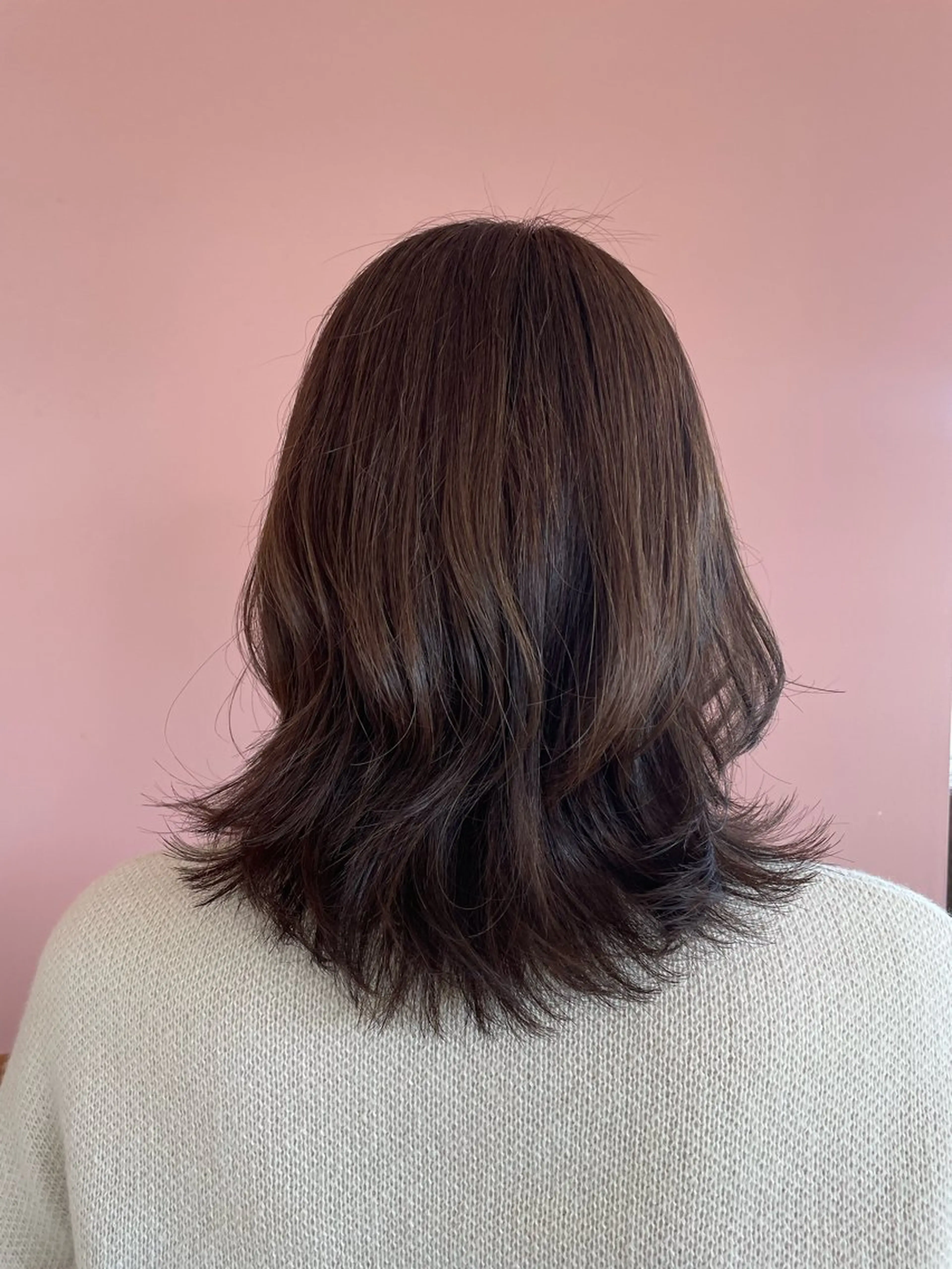 ミディアム レイヤーカット 外ハネヘア 河合 菜摘のヘアスタイル