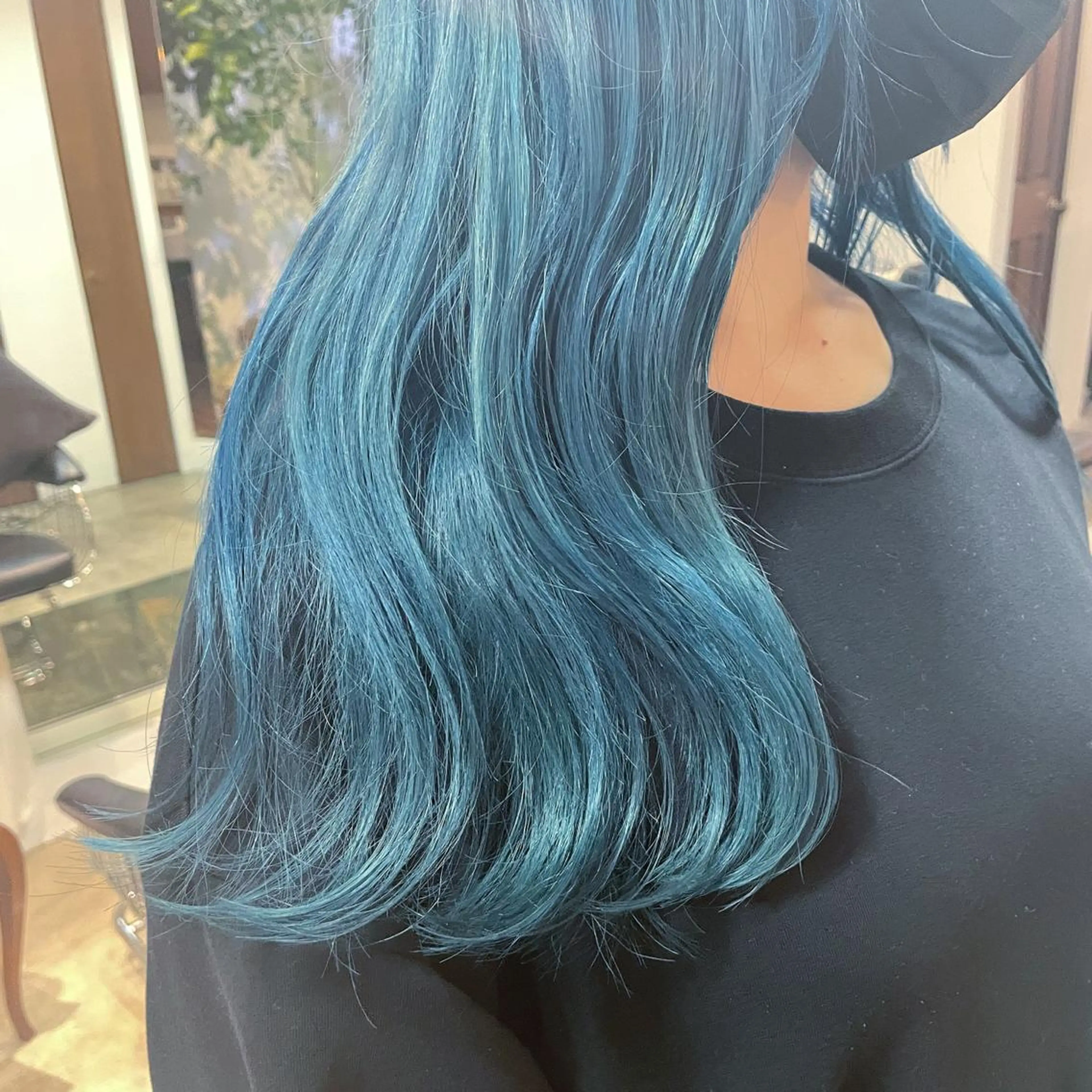 ロング カラー ブリーチ ブルーカラー hairsalon necco所属・谷澤 朋佳のヘアスタイル