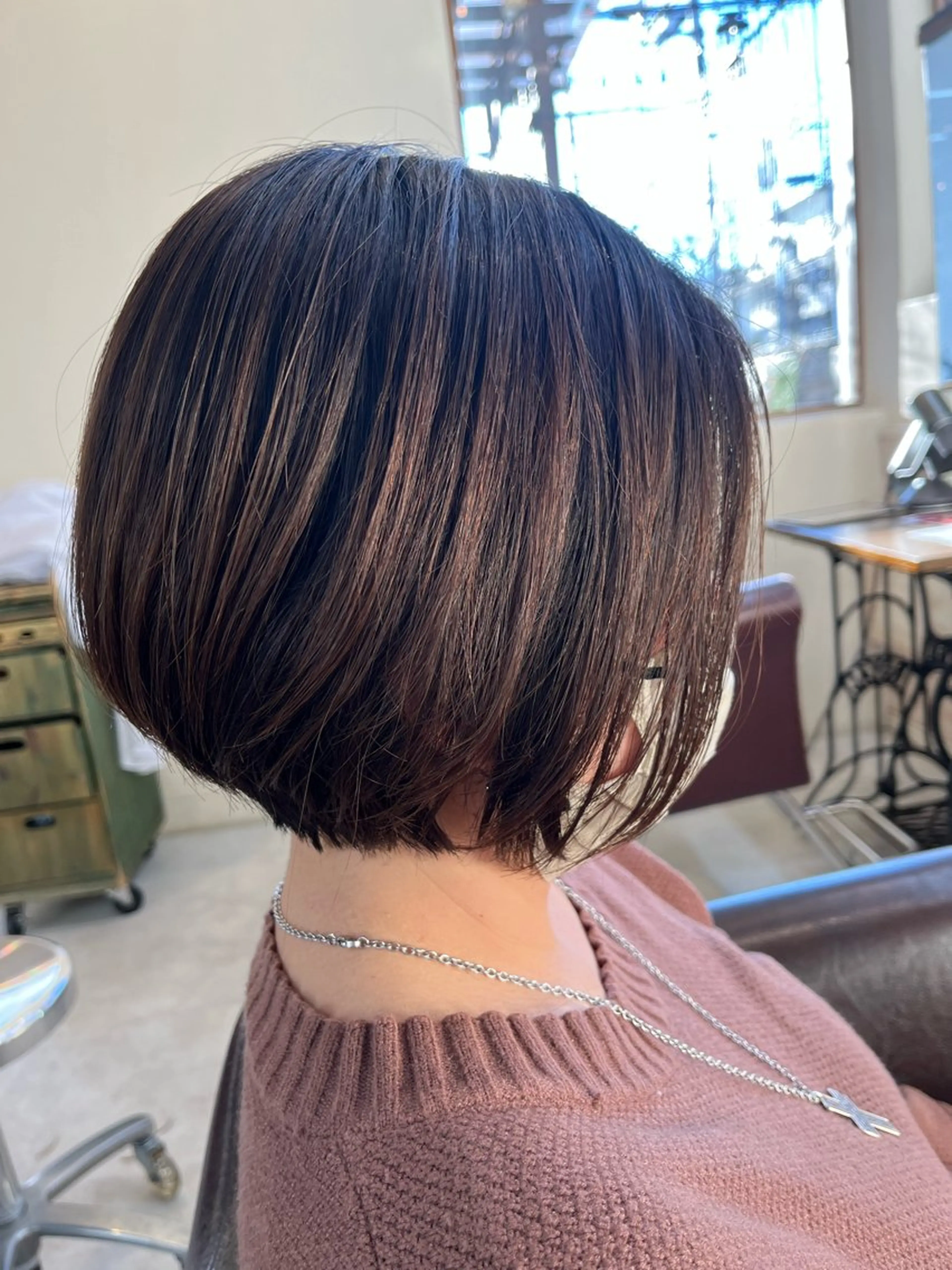 ショート ボブ 岡部 夏生のヘアスタイル
