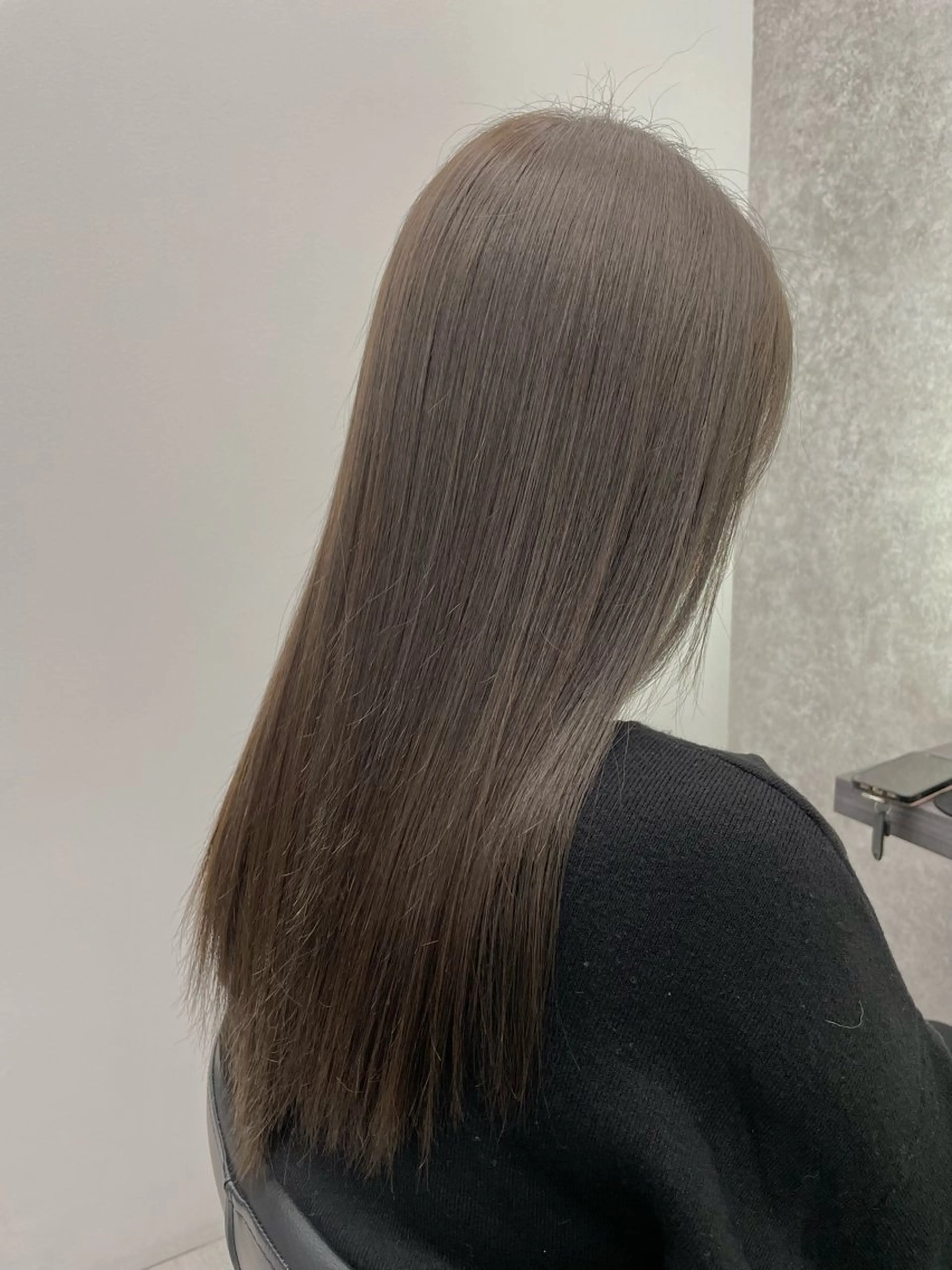 ロング カラー アッシュ 透明感カラー デザインカラー イヤリングカラー グレージュ カット ヘアカラー トリートメント 佐々木 達也のヘアスタイル