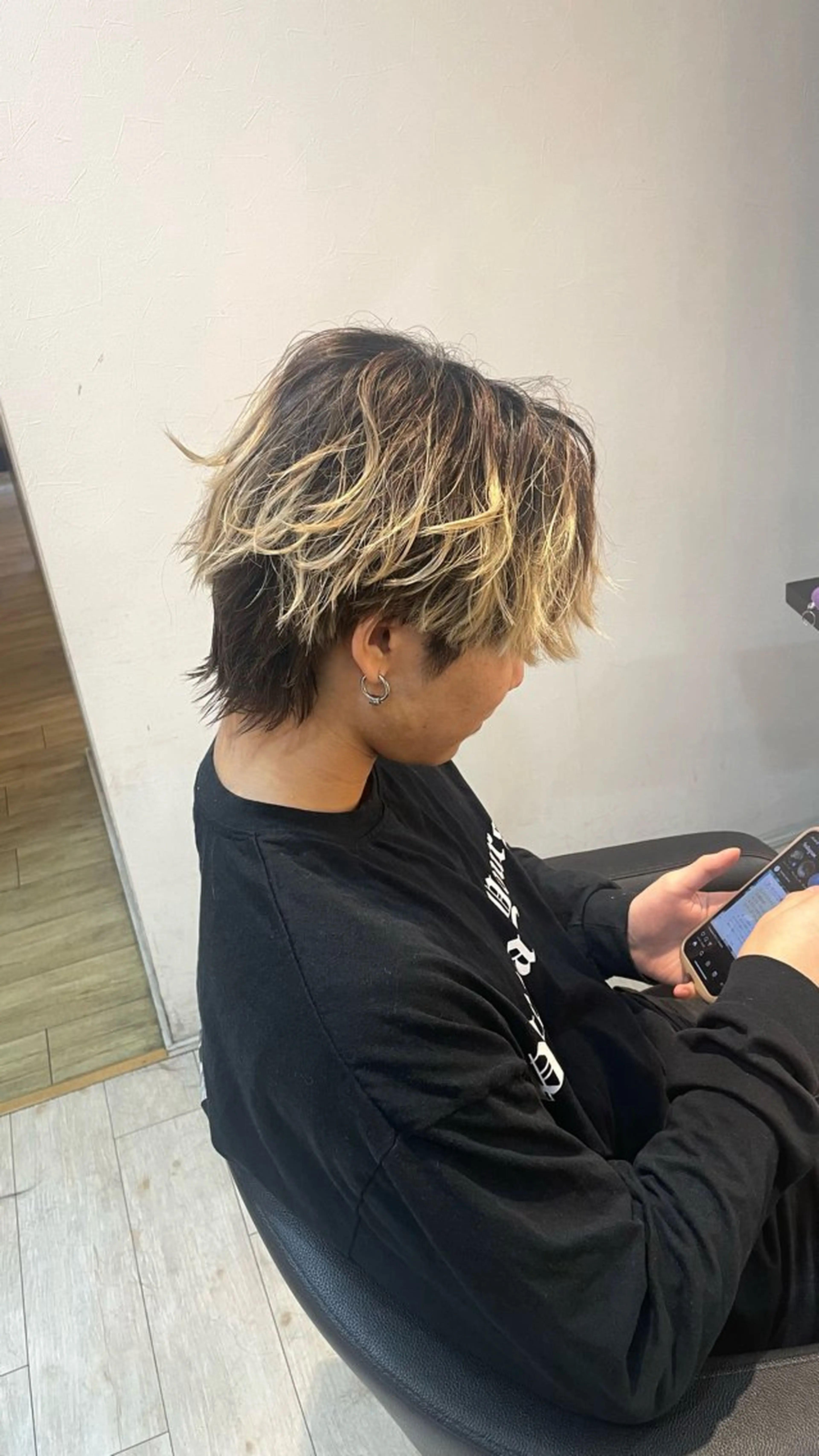 ショート ウルフカット ブリーチ/髪質改善/ 透明感カラー/暖色のヘアスタイル