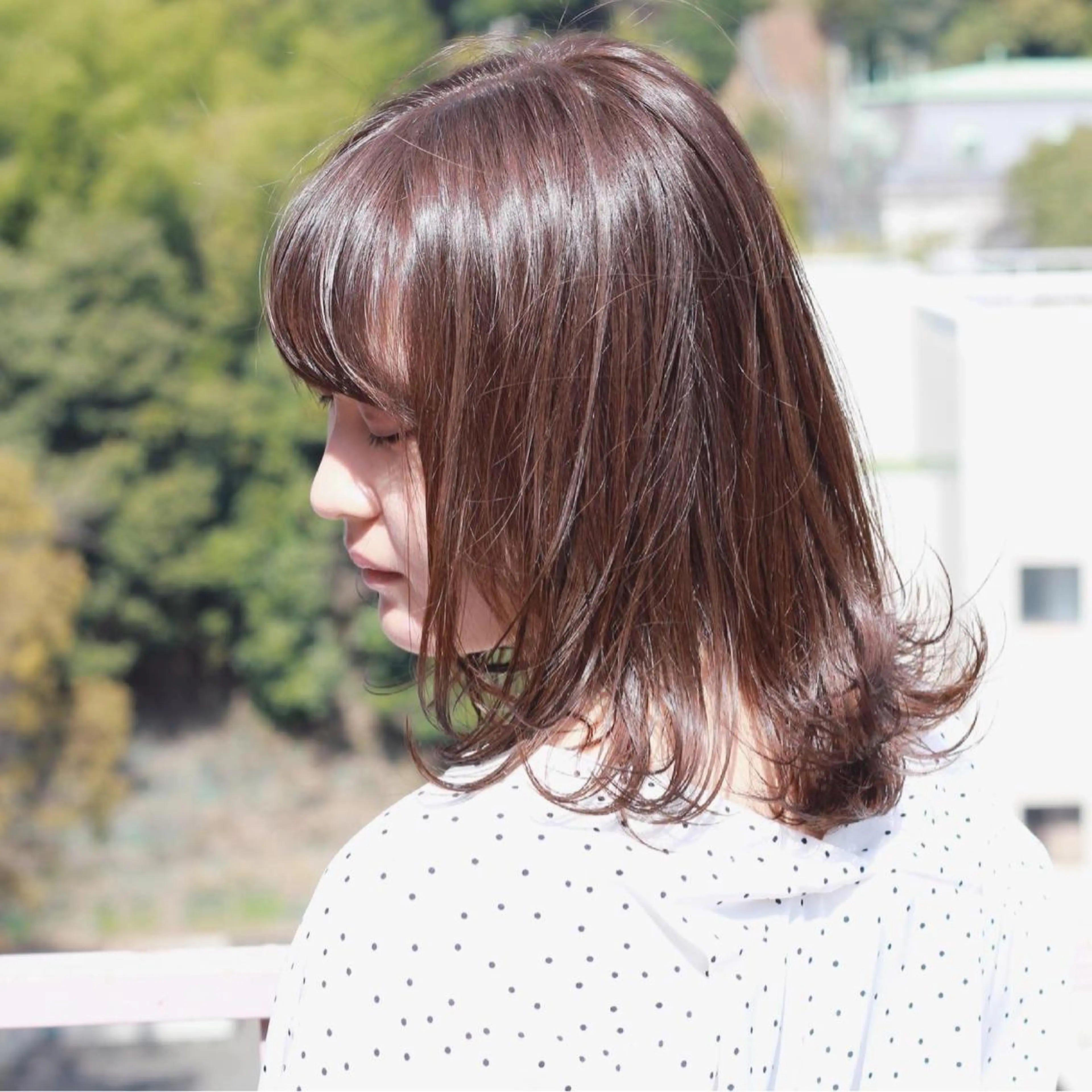 ミディアム カラー アッシュ アッシュブラウン ブリーチ ブラウンカラー ブリーチなしカラー ヘアカラー Viage （ビアージュ）のヘアスタイル