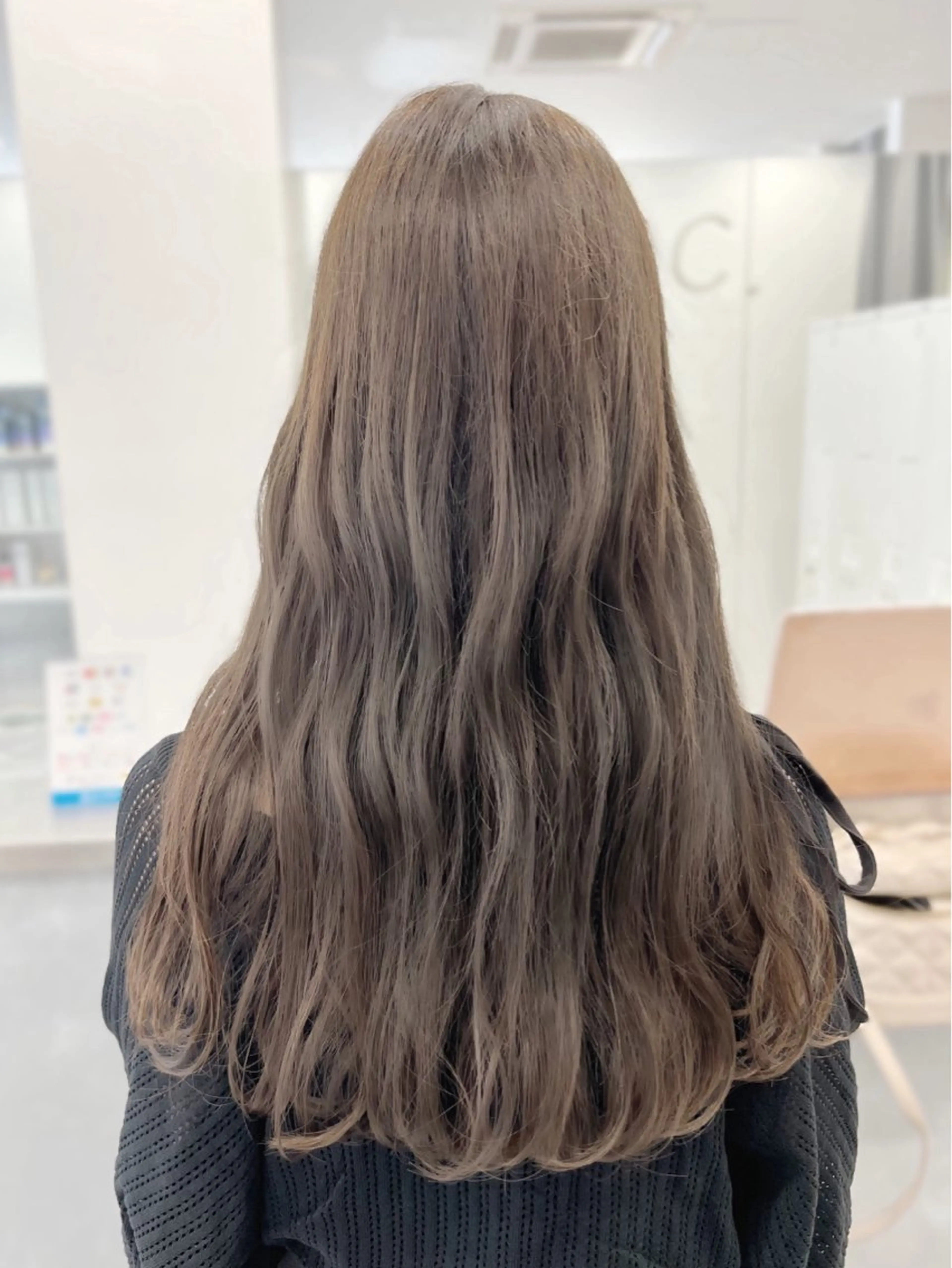 ロング ヘアカラー 最高の似合わせ🪽 メンズ募集中！のヘアスタイル
