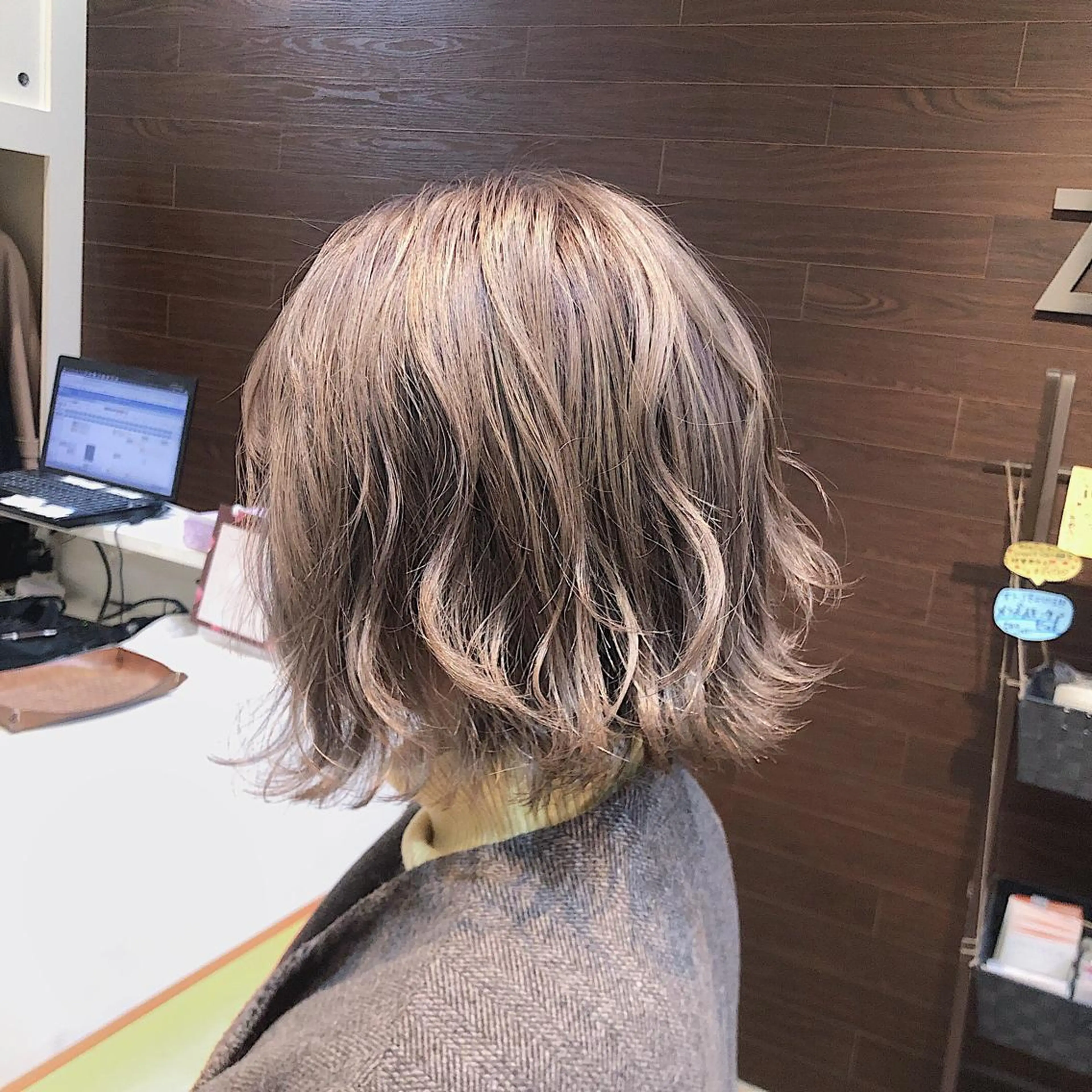 ミディアム カラー ベージュカラー セピアベージュ 透明感/レイヤー カット🎀マコのヘアスタイル