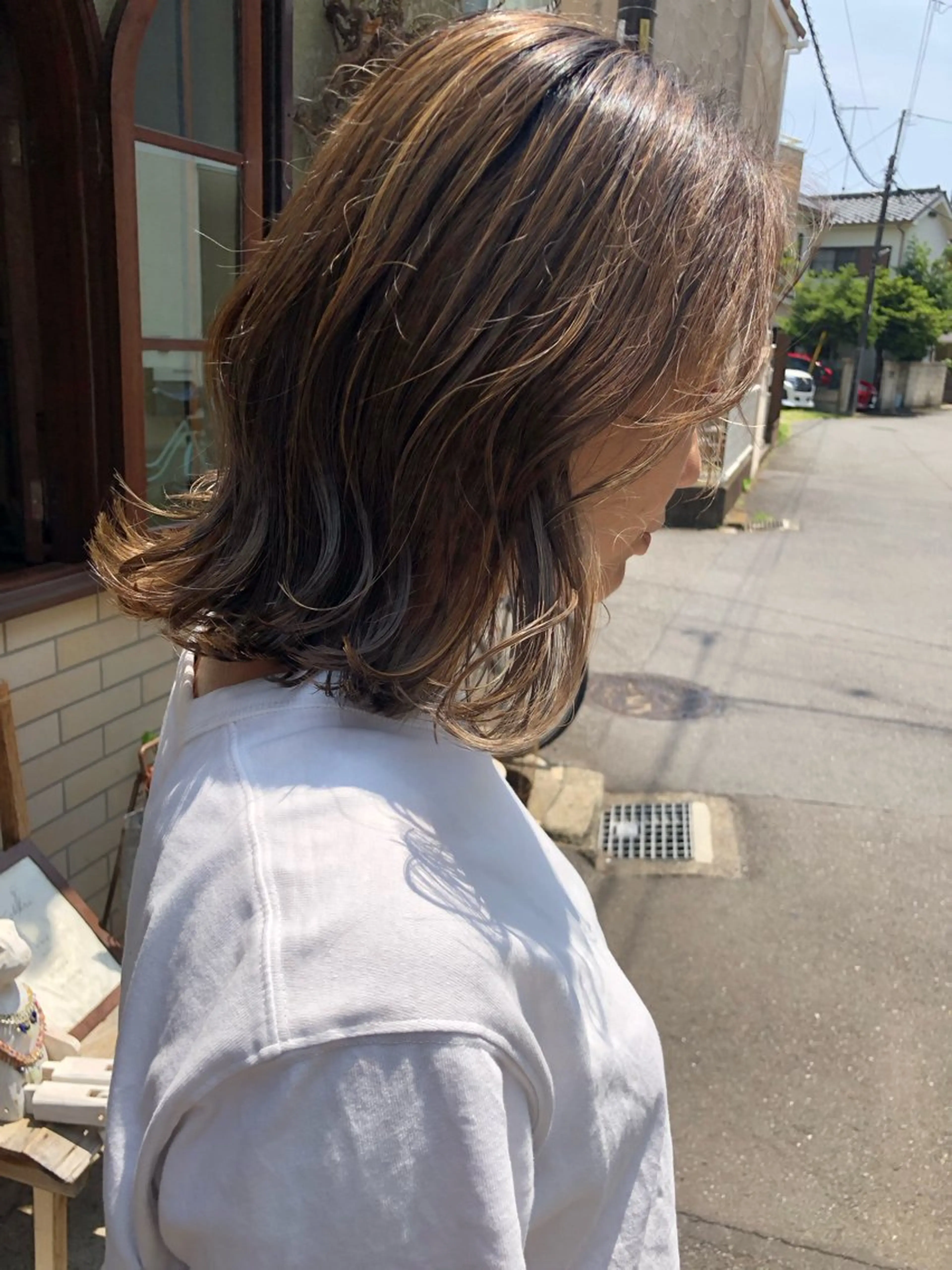 ミディアム カラー グレージュ ハイライトカラー ハイライト 切りっぱなしロブ 髪の悩みを解決！ 那須達敦のヘアスタイル