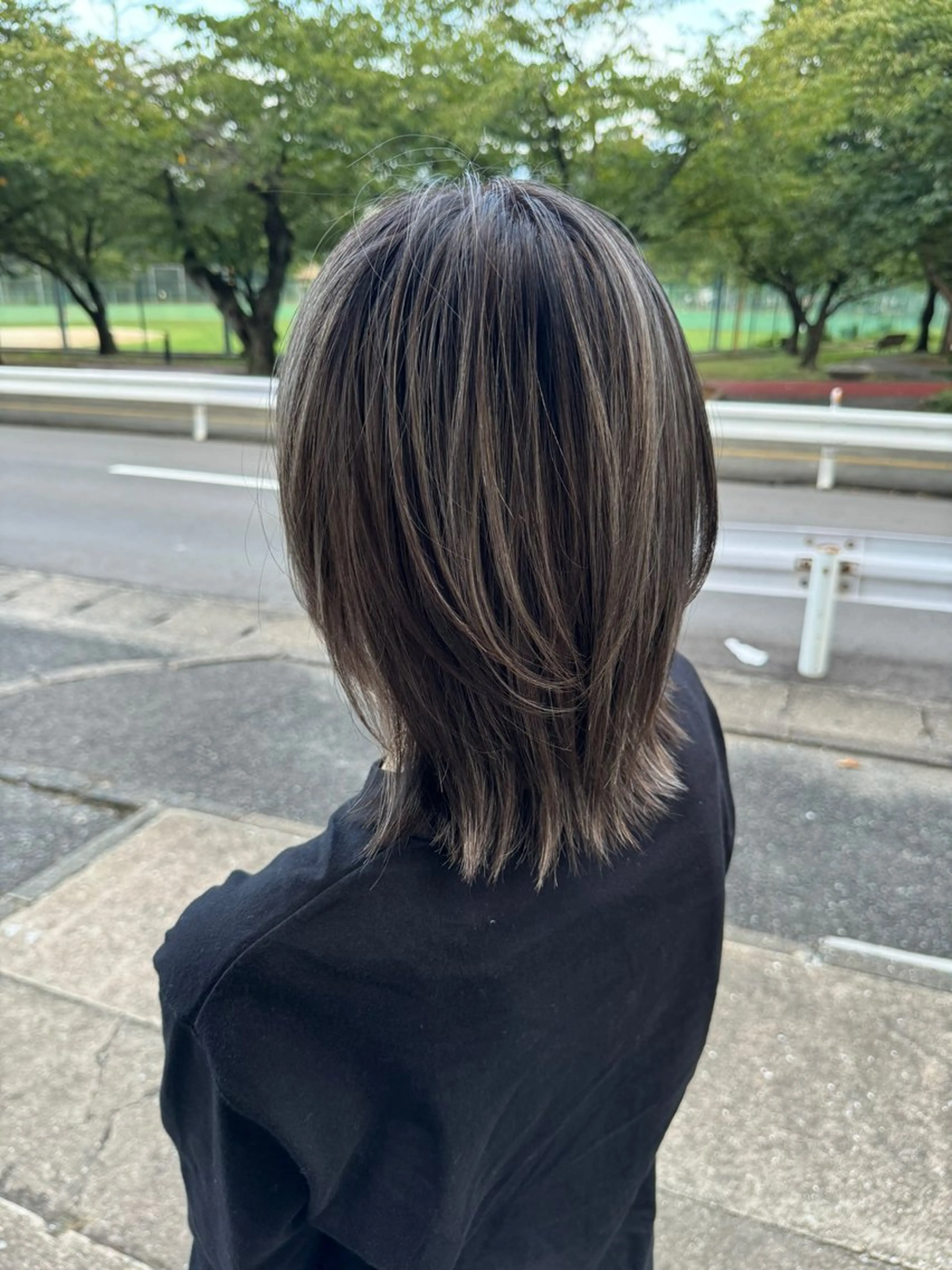 ミディアム ハイライト ena 縮毛矯正×髪質改善のヘアスタイル