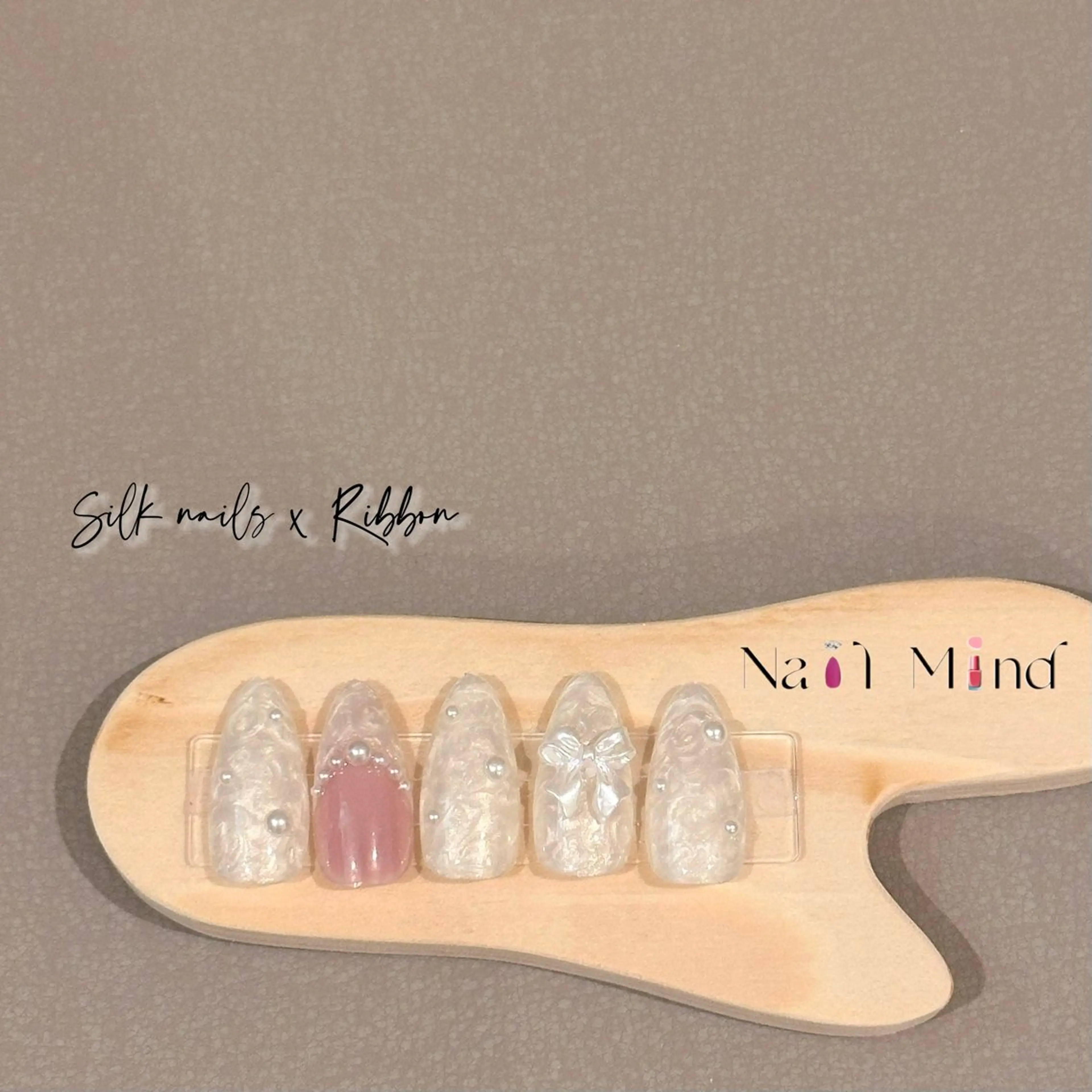 ネイル ジェルネイル パラジェル リボン ワンホンネイル 冬ネイル ハンドネイル Nail Mind (NaONail）のネイルデザイン