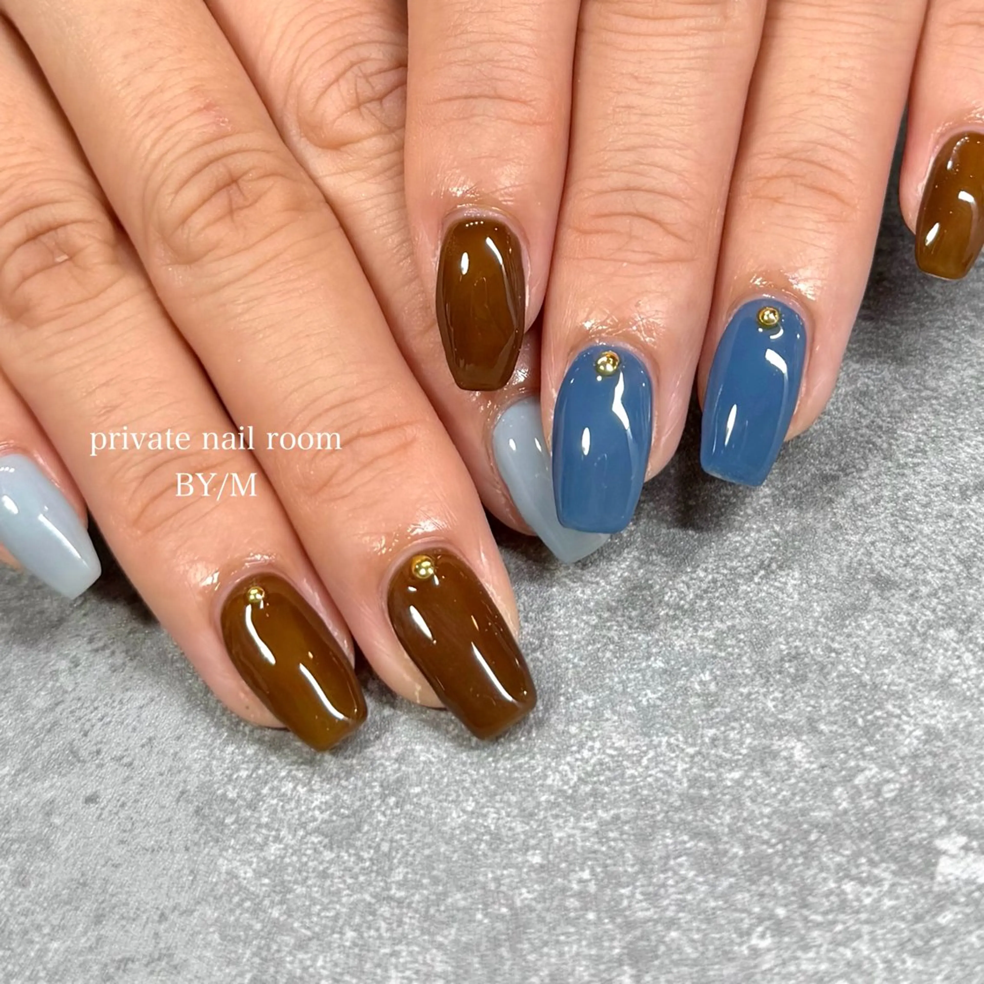 ネイル ブルー ブラウン ワンカラーネイル シンプルネイル ハンドネイル BY / Mのネイルデザイン