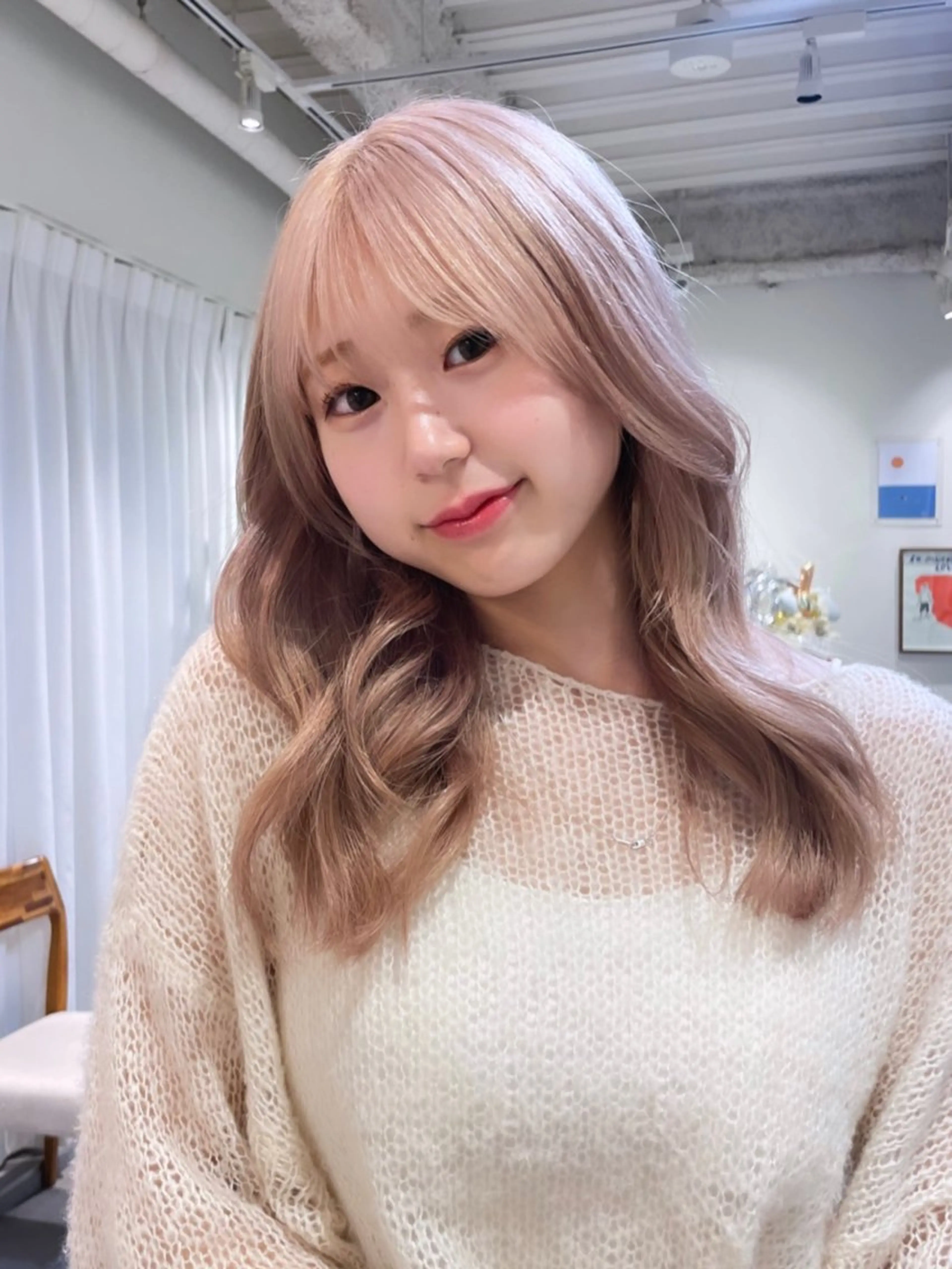 ロング カラー ブリーチ ハイトーンカラー ピンクカラー 髪質改善 トリートメント ヘアカラー 若月 あやかのヘアスタイル