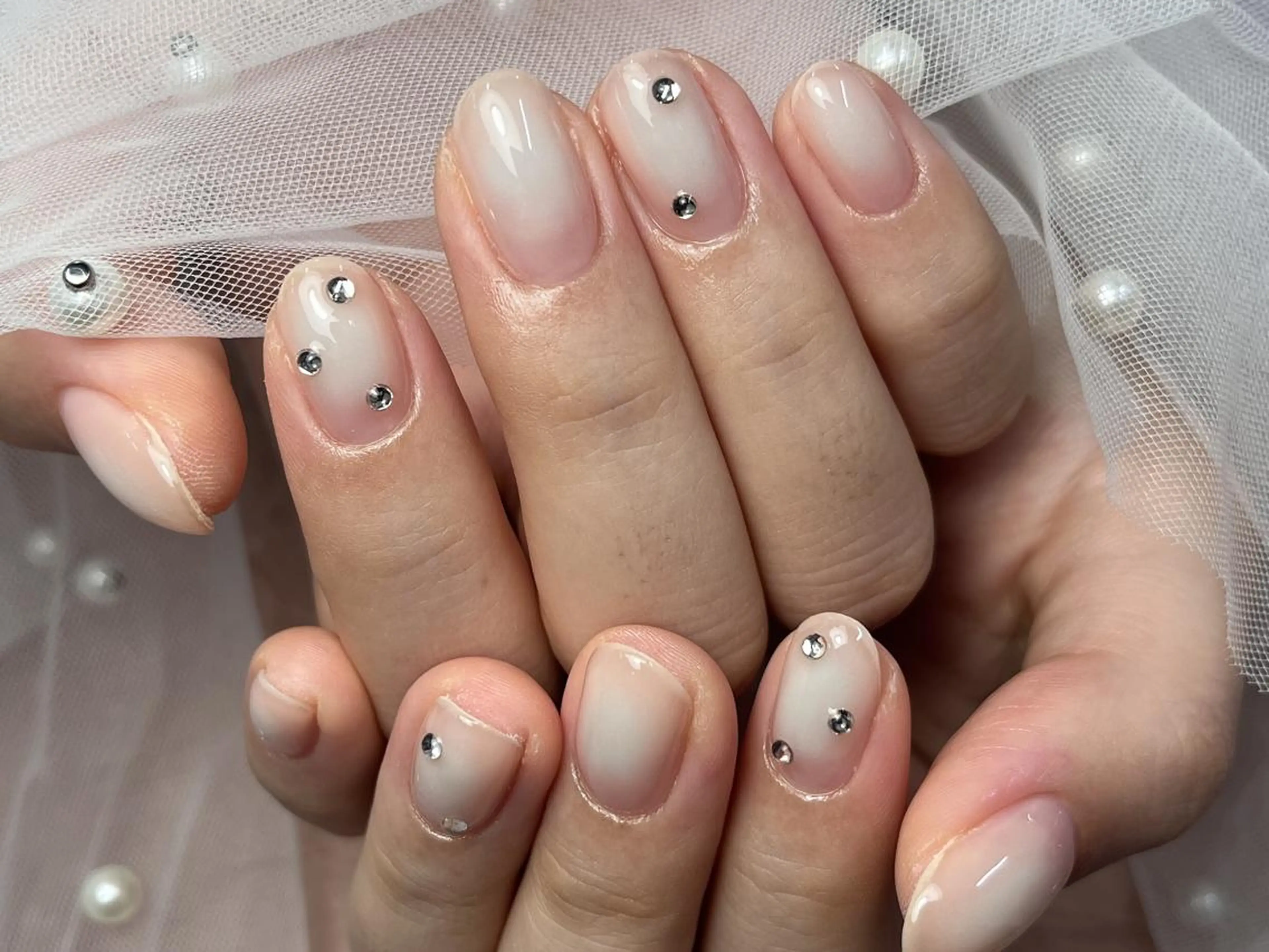 ネイル グラデーション オフィスネイル シンプルネイル ストーンネイル ハンドネイル ToliyDeliy Nail Salonのネイルデザイン