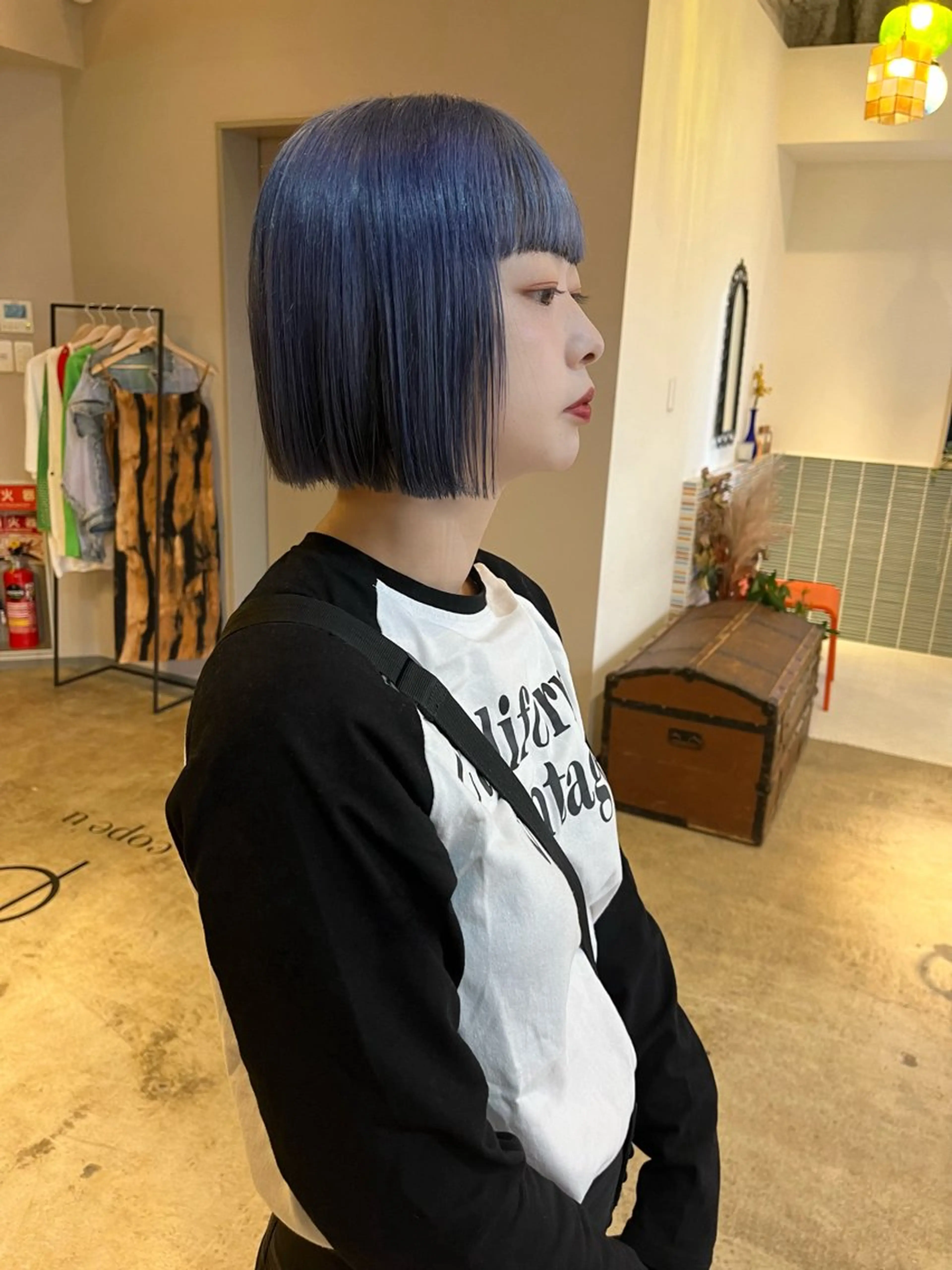 ミディアム カラー ブリーチ ブルーカラー ネイビーカラー カット ヘアカラー トリートメント 🩷ハイトーン透明感 レイヤー🩷ユリカのヘアスタイル