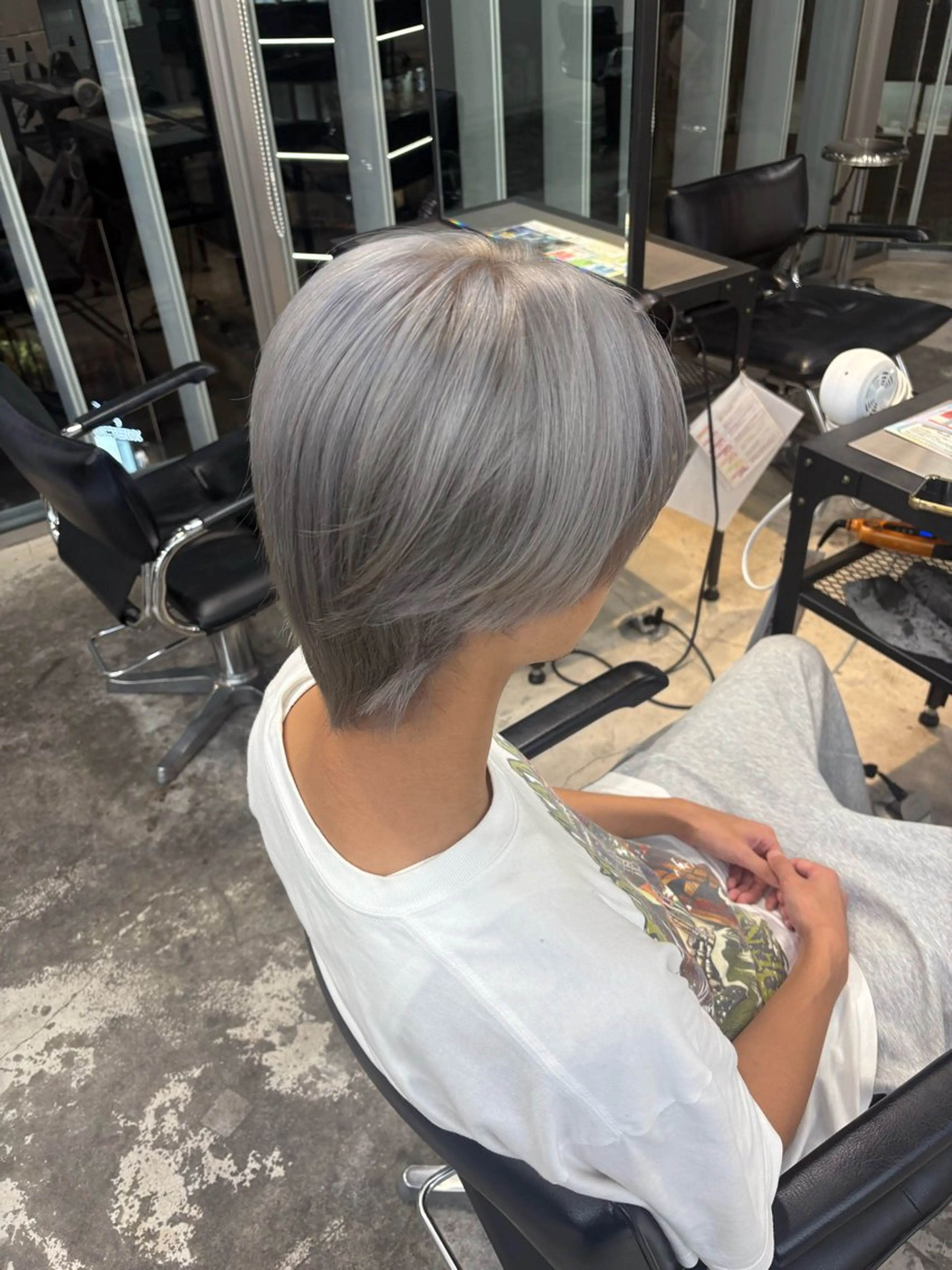 ショート カラー シルバー ホワイトシルバー カット ヘアカラー トリートメント ハイトーン×デザイン 🪽🫧HIKARIのヘアスタイル